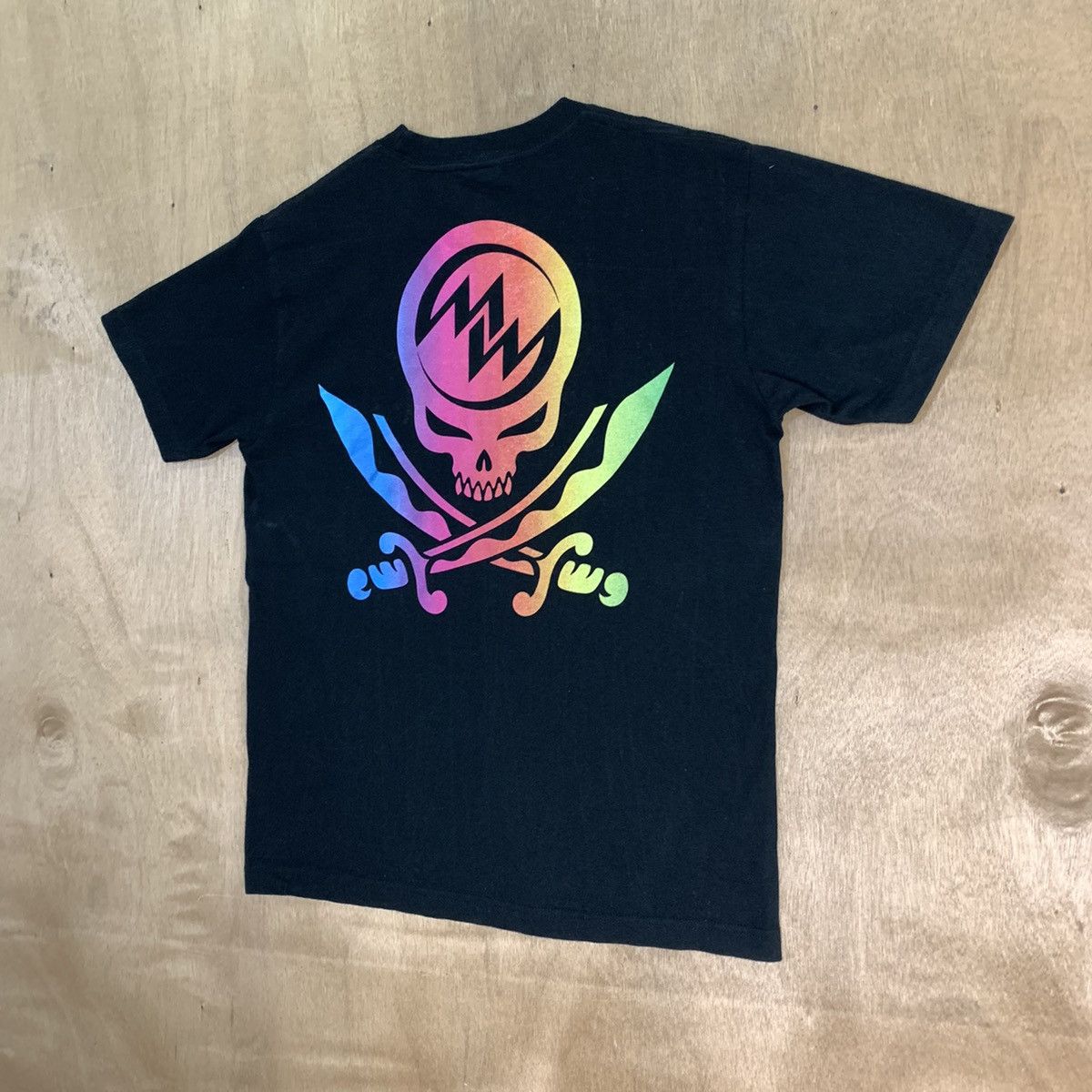 HAL Studios HIGH & LOWS MIGHTY WARRIOR Rainbow Skull Graphic Summer Tee Size US S / EU 44-46 / 1 - 12 Thumbnail
