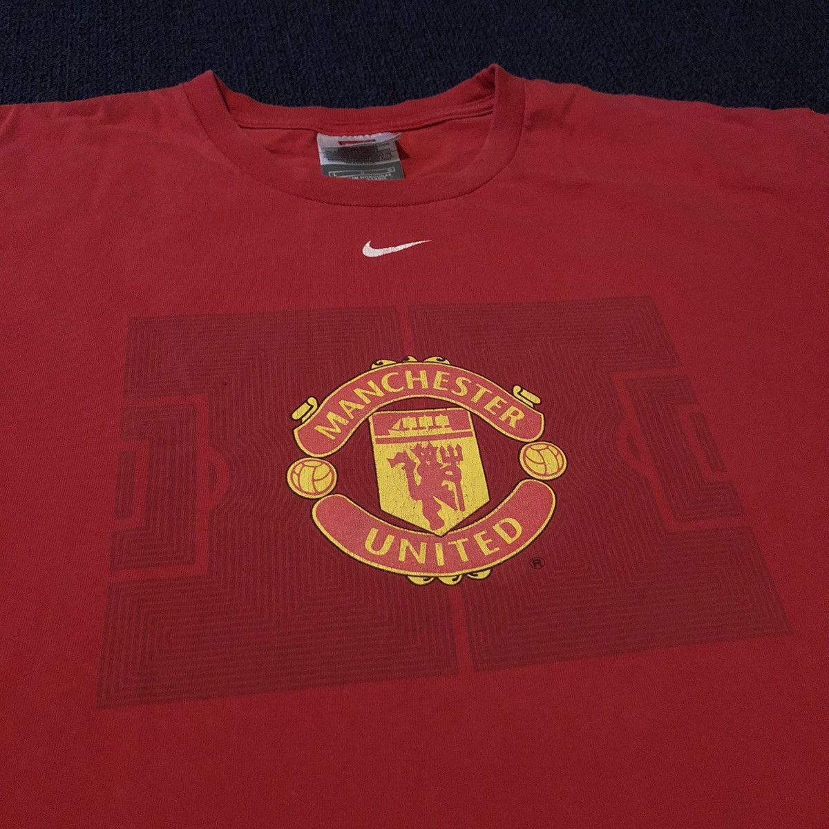 Nike Vintage 00s Nike Manchester United Center Swoosh Logo Tee Size US L / EU 52-54 / 3 - 1 Thumbnail