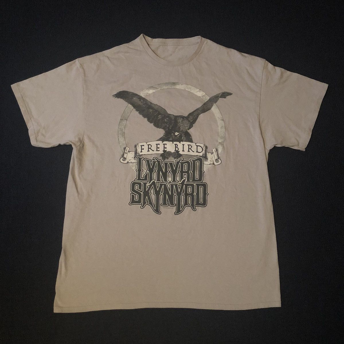 Band Tees Vintage Lynyrd Skynyrd Free Bird Tour Graphic Tee Shirt 2018 Size US XL / EU 56 / 4 - 3 Thumbnail