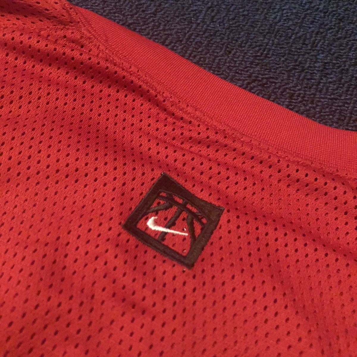 Nike Vintage Nike Center Swoosh Basketball Short Sleeve Jersey Size US XL / EU 56 / 4 - 8 Thumbnail