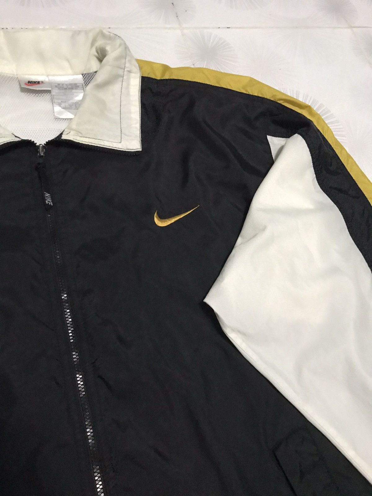 Nike × Vintage Vintage 90s Nike Big Logo Spell Out Nylon Jacket Size US XL / EU 56 / 4 - 3 Thumbnail