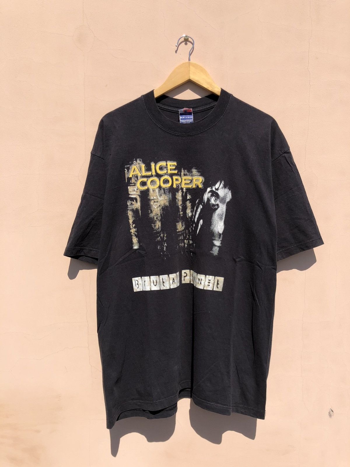 Band Tees Vintage 2000 Alice Cooper Brutal Planet Promo Black Tee Size US XL / EU 56 / 4 - 1 Thumbnail