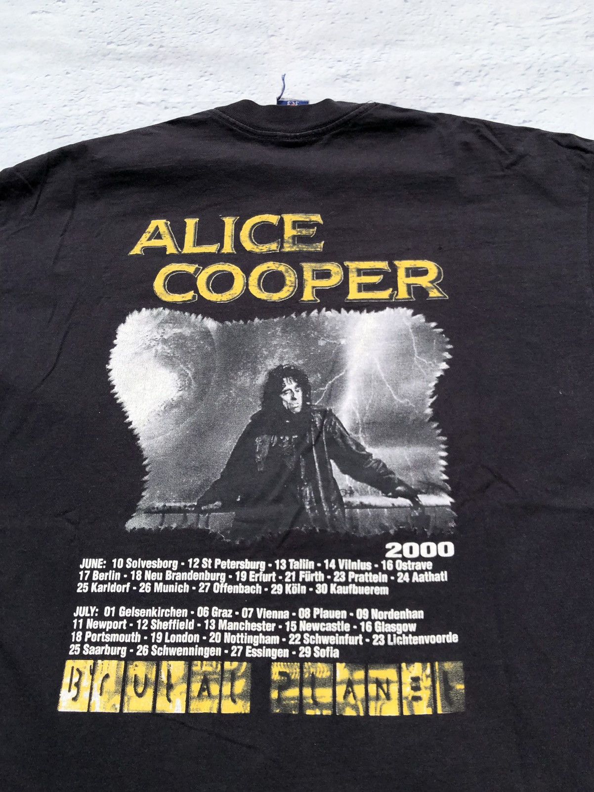 Band Tees Vintage 2000 Alice Cooper Brutal Planet Promo Black Tee Size US XL / EU 56 / 4 - 13 Thumbnail