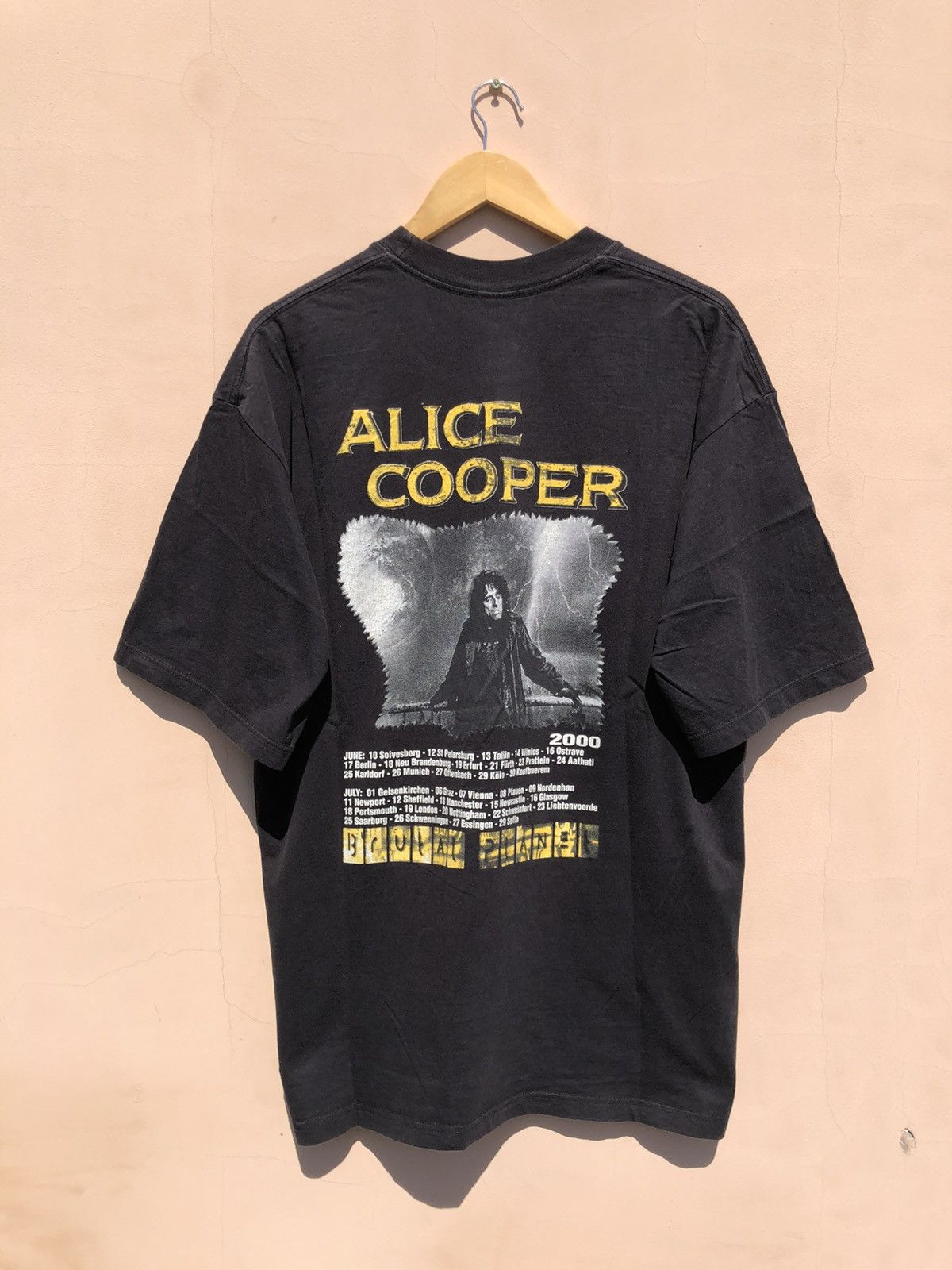 Band Tees Vintage 2000 Alice Cooper Brutal Planet Promo Black Tee Size US XL / EU 56 / 4 - 2 Thumbnail