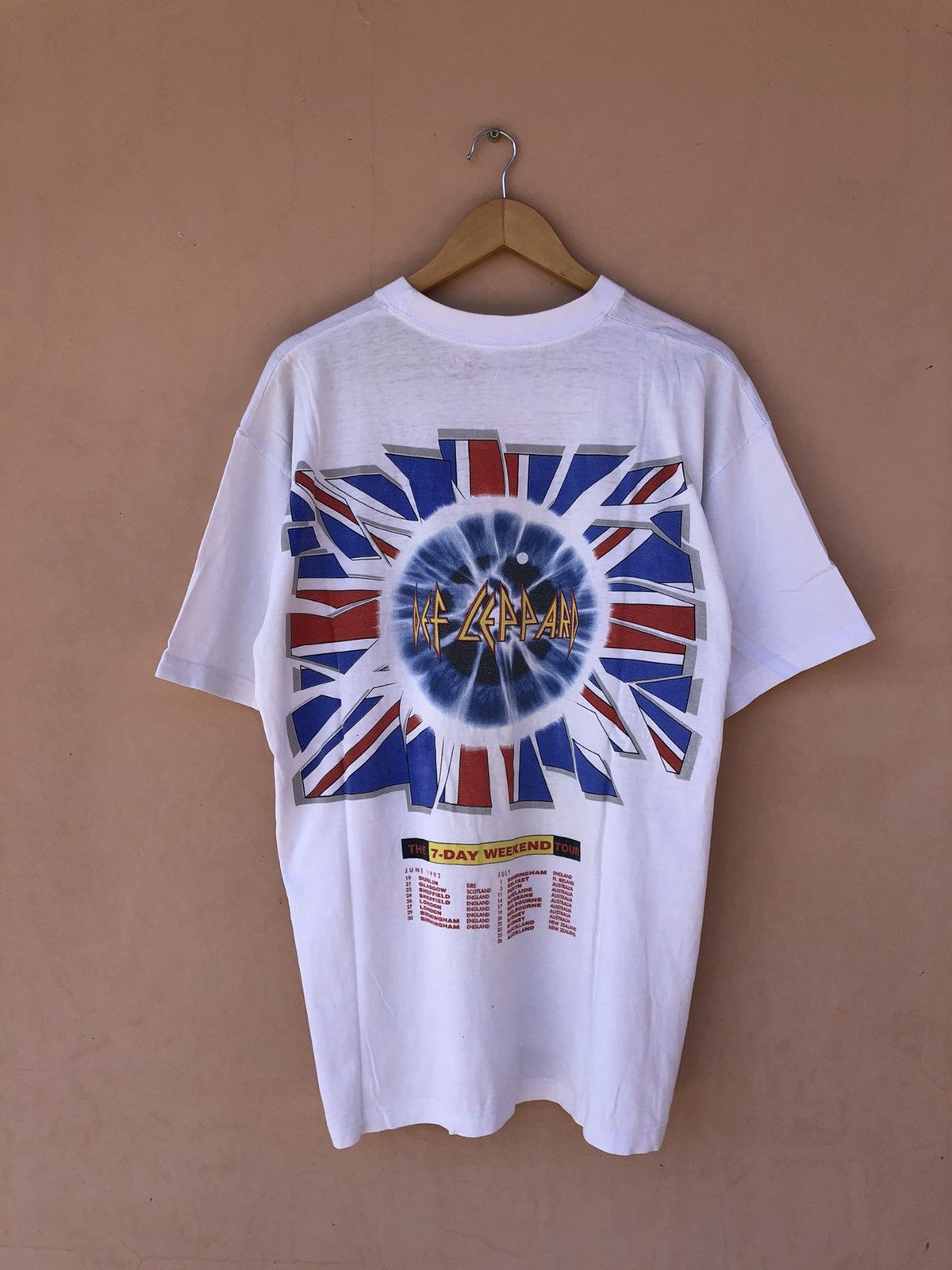 Band Tees Vintage 1992 Def Leppard Tour White Tee (Poison RATT KISS) Size US XL / EU 56 / 4 - 2 Thumbnail