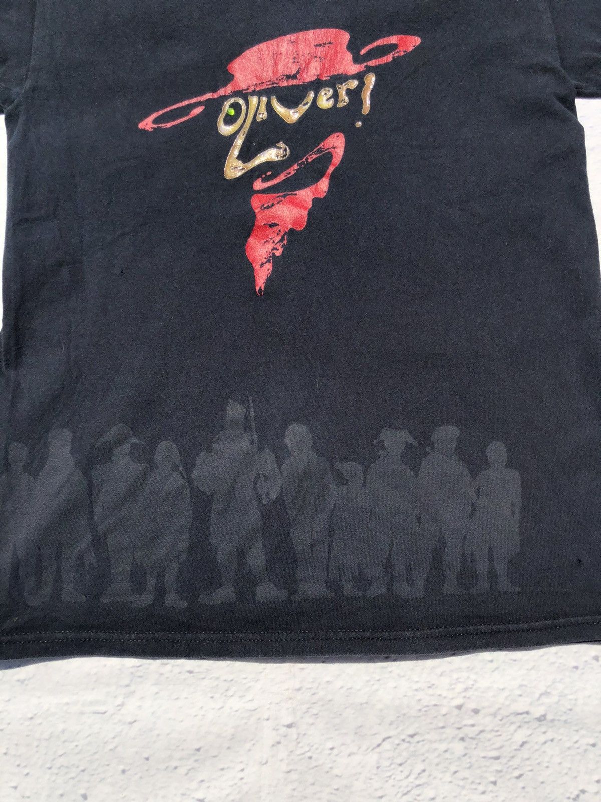 Band Tees Vintage 2005 Oliver! Muical Oliver Twist Charles Dickens Tee Size US S / EU 44-46 / 1 - 5 Thumbnail