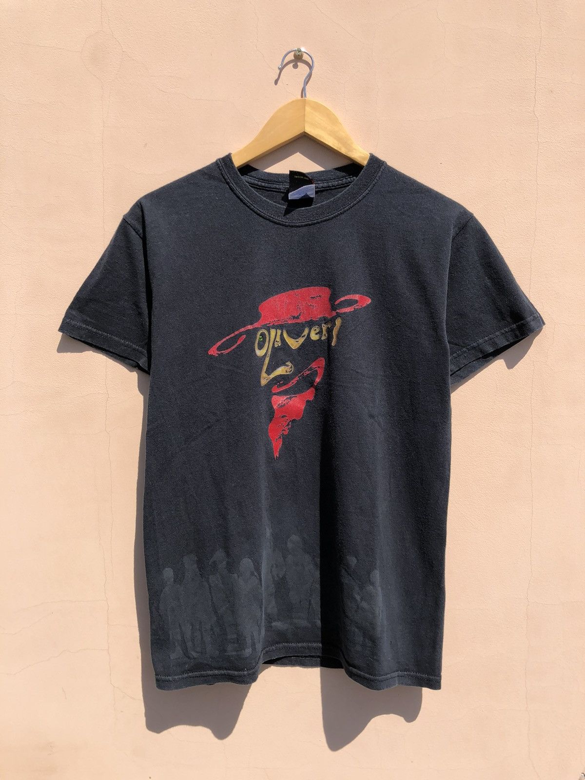 Band Tees Vintage 2005 Oliver! Muical Oliver Twist Charles Dickens Tee Size US S / EU 44-46 / 1 - 1 Thumbnail