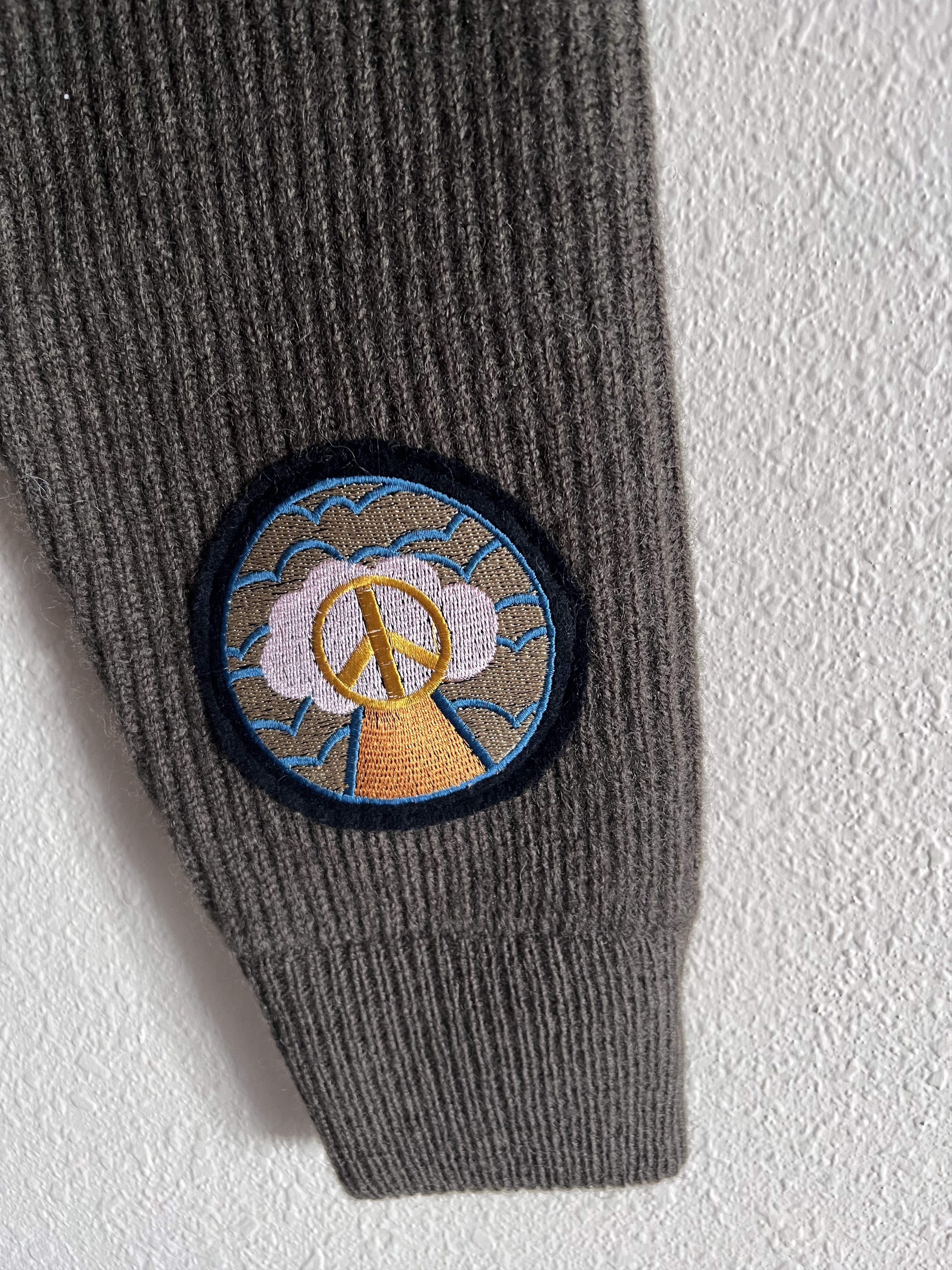 Dries Van Noten × Stussy Dries van Noten Stussy Badge V-Neck Sweater Size US XL / EU 56 / 4 - 4 Thumbnail
