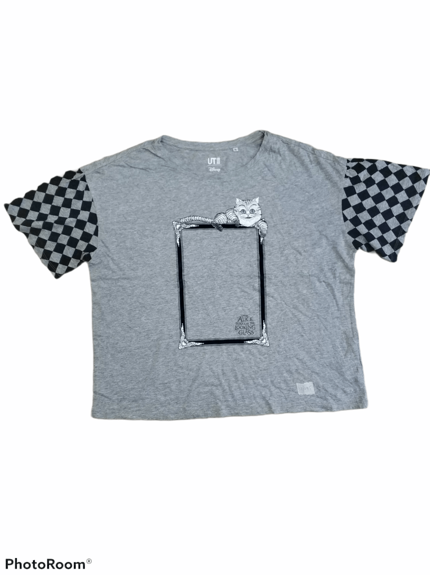 Japanese Brand 🔥Uniqlo Disney Alice Through The Looking Glass Cropped Tee Size US L / EU 52-54 / 3 - 1 Thumbnail