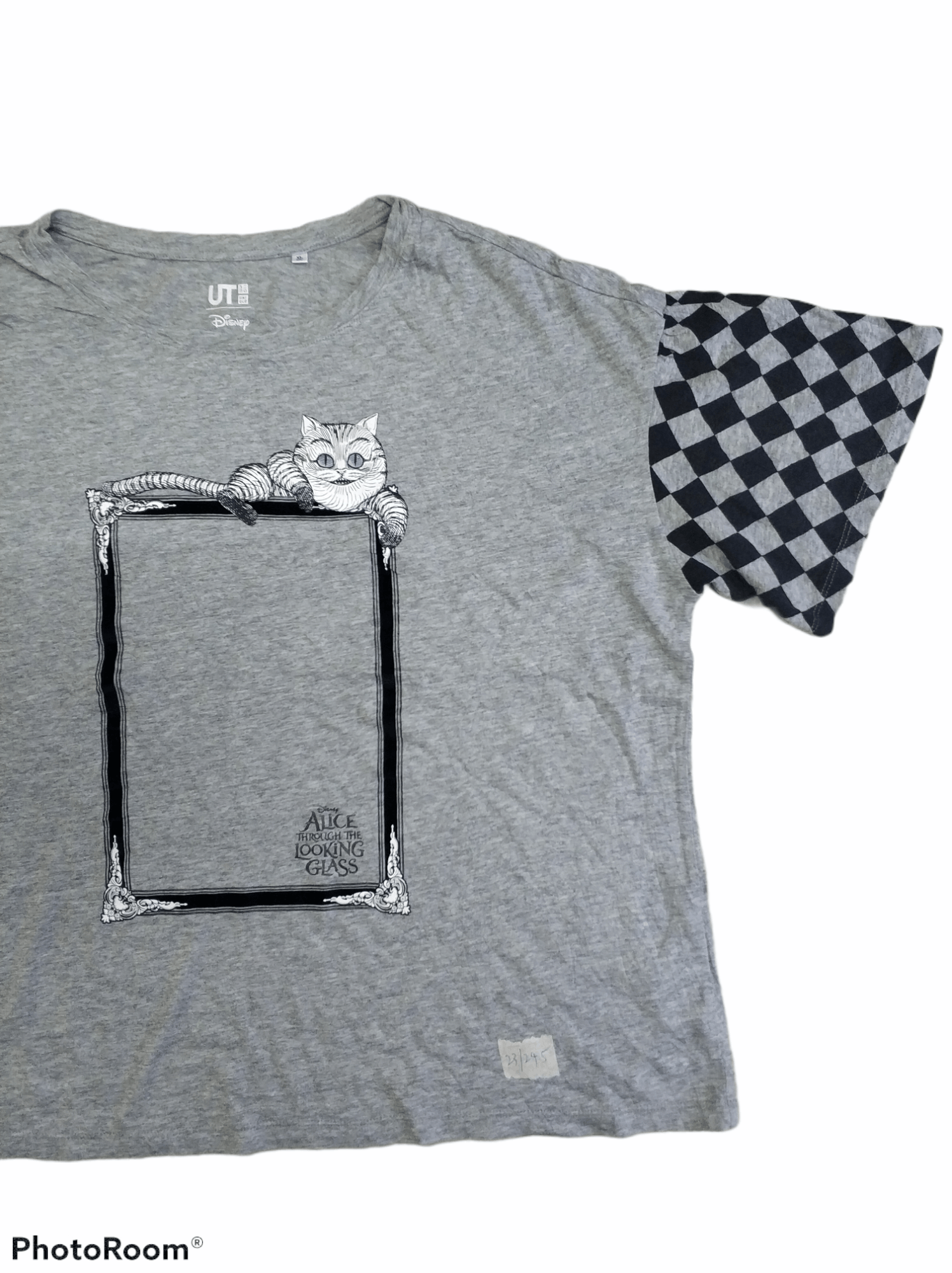 Japanese Brand 🔥Uniqlo Disney Alice Through The Looking Glass Cropped Tee Size US L / EU 52-54 / 3 - 4 Thumbnail
