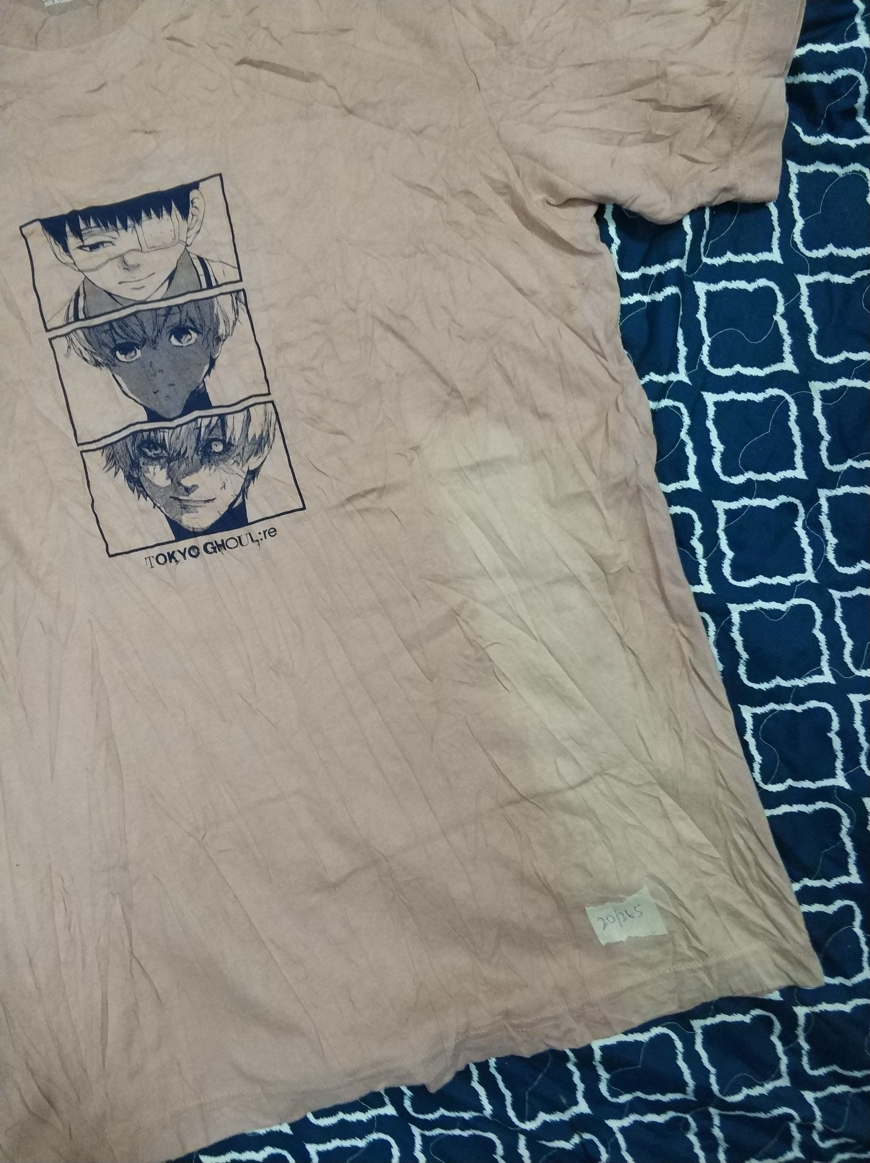 Anime 🔥Sun Faded Uniqlo x Tokyo Ghoul Anima Tees Size US M / EU 48-50 / 2 - 5 Thumbnail