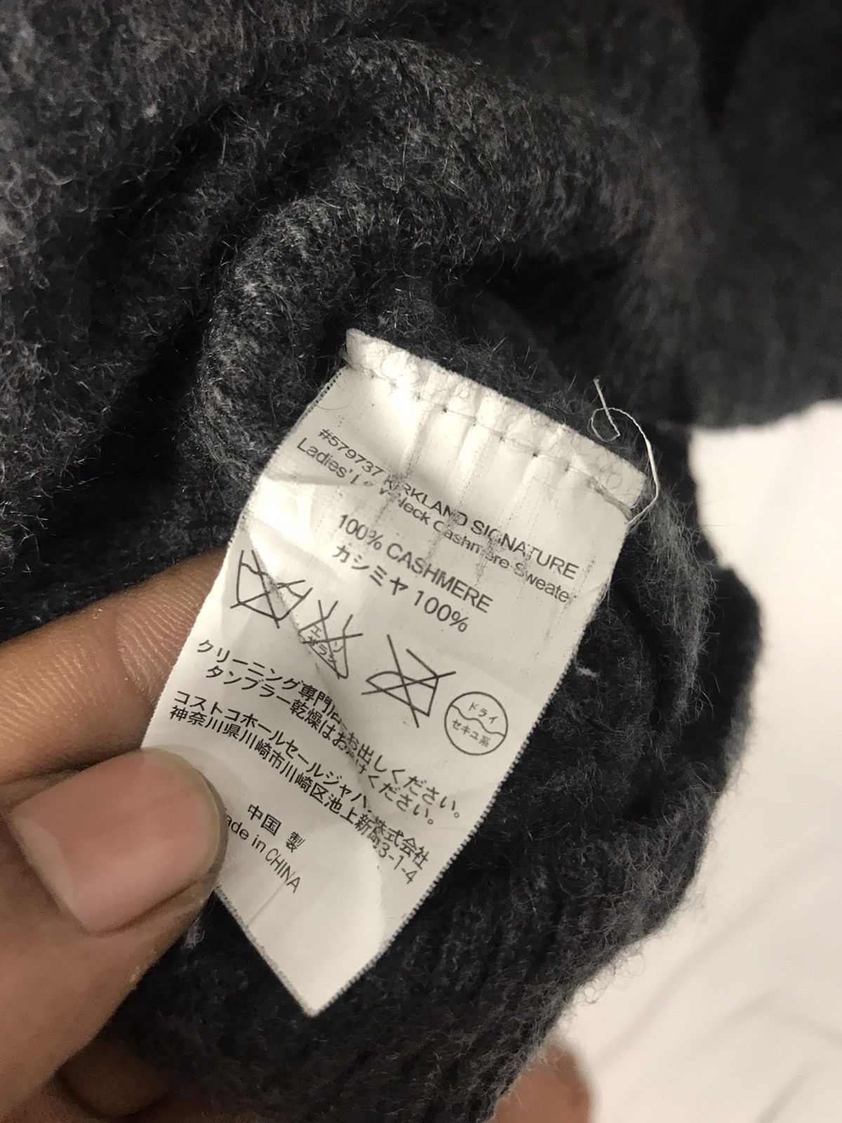 Kirkland Signature Kirkland signature cashmere vneck sweatshirt Size US S / EU 44-46 / 1 - 5 Thumbnail