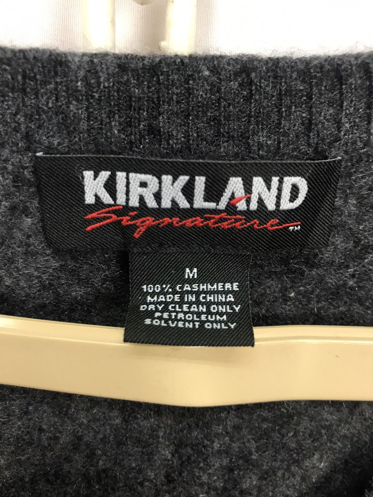 Kirkland Signature Kirkland signature cashmere vneck sweatshirt Size US S / EU 44-46 / 1 - 4 Thumbnail
