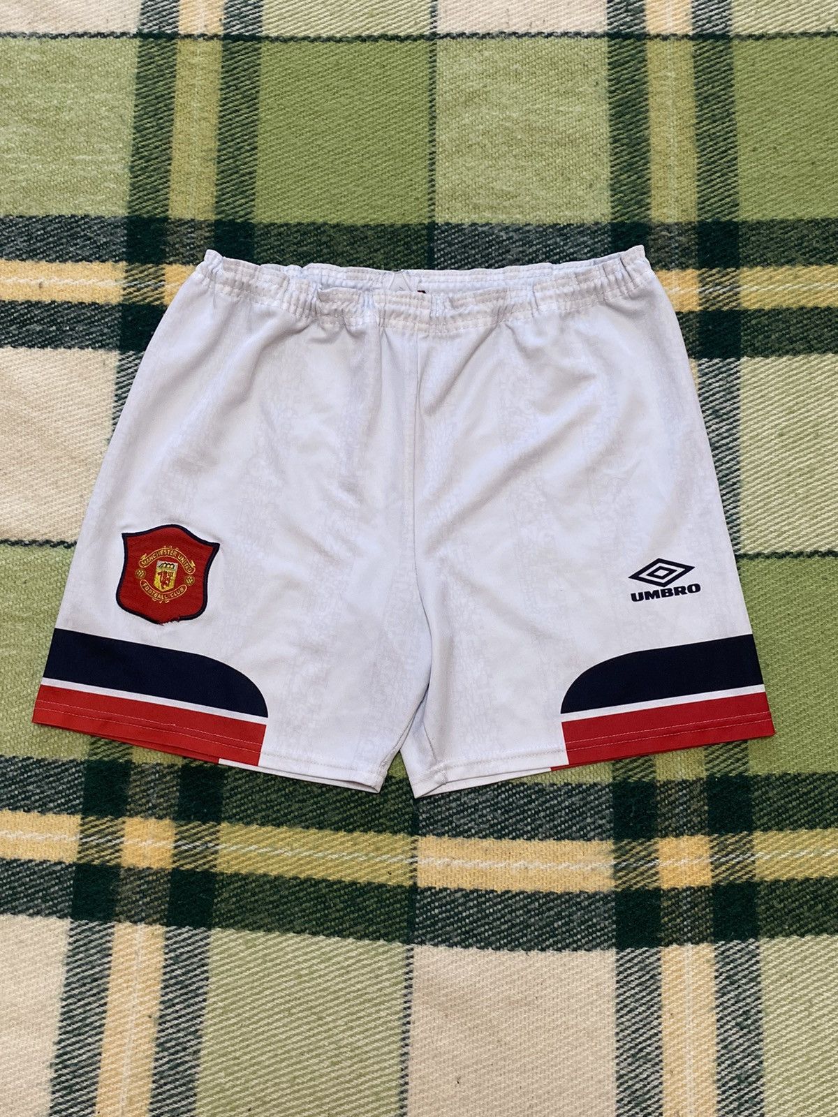 Umbro Vintage 90s Umbro shorts Manchester United soccer size S Size US 30 / EU 46 - 1 Thumbnail