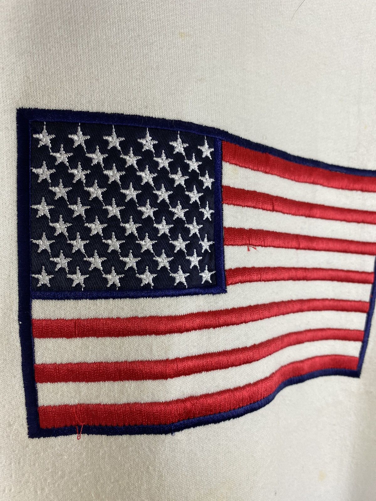 Vintage VINTAGE EMBROIDEREY USA FLAG SWEATER Size US M / EU 48-50 / 2 - 4 Thumbnail