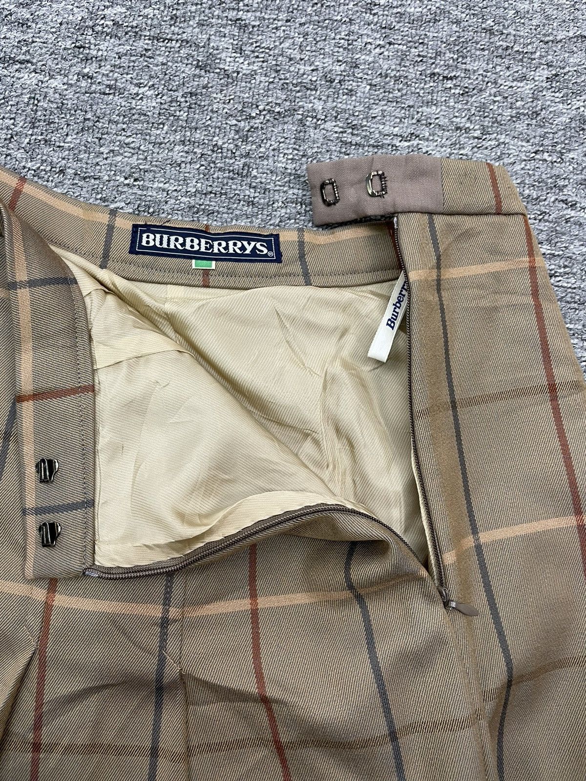 Burberry Vintage burberry skirt nova check plaid women waist 27 Size 27" / US 4 / IT 40 - 3 Thumbnail