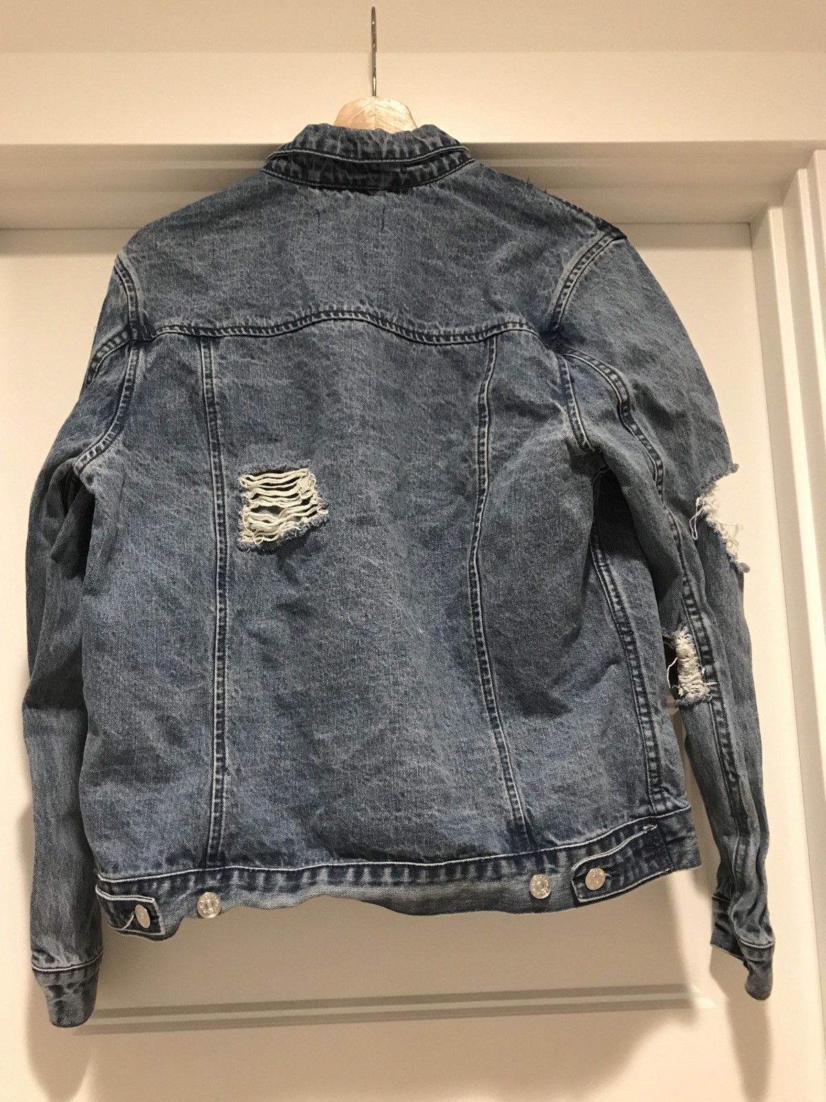 Pacsun Pacsun Distressed Light Wash Denim Jacket Size US S / EU 44-46 / 1 - 2 Thumbnail