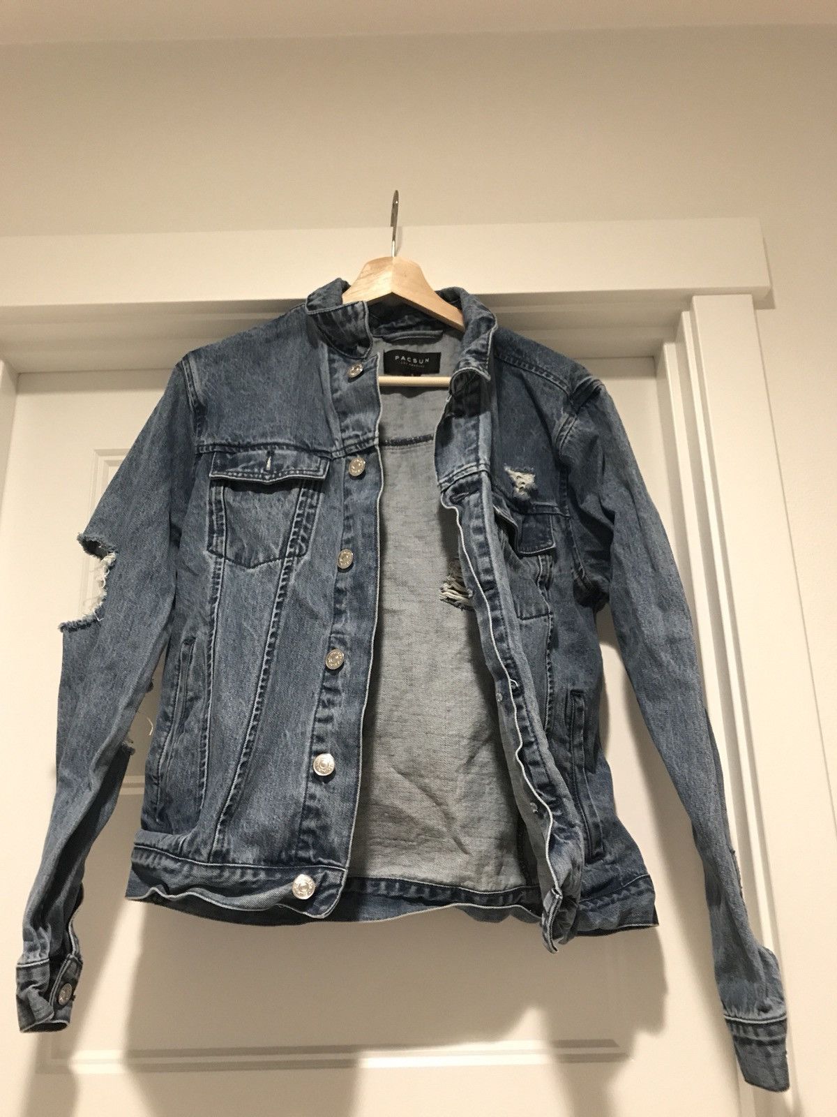Pacsun Pacsun Distressed Light Wash Denim Jacket Size US S / EU 44-46 / 1 - 1 Thumbnail
