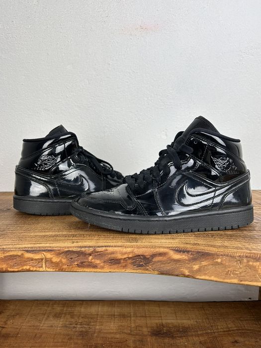 Jordan 1 mid on sale se triple black patent