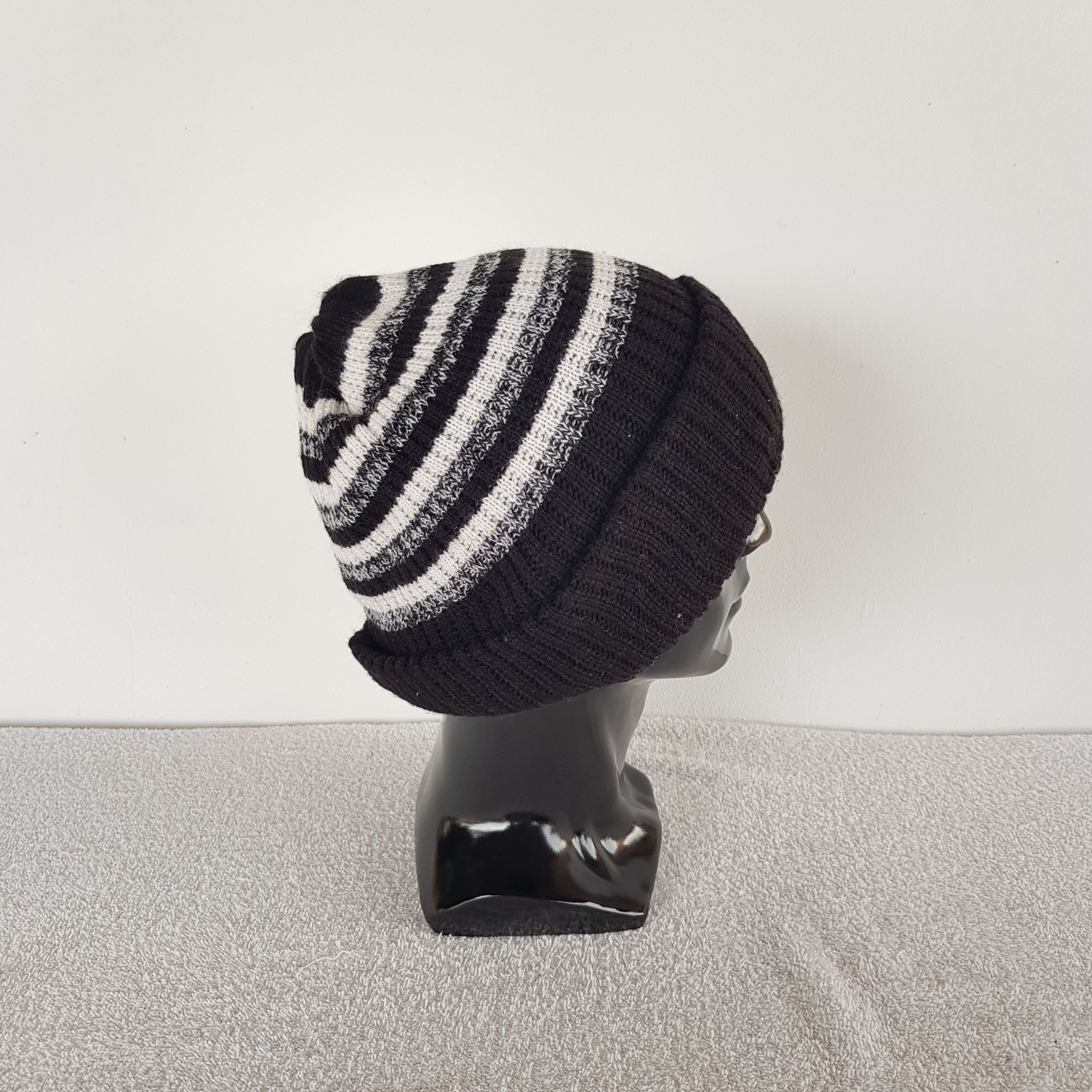 Japanese Brand × Vintage Japanese Cartoon Manga Beanie Snow Cap Hello Kitty Hats Size ONE SIZE - 3 Thumbnail