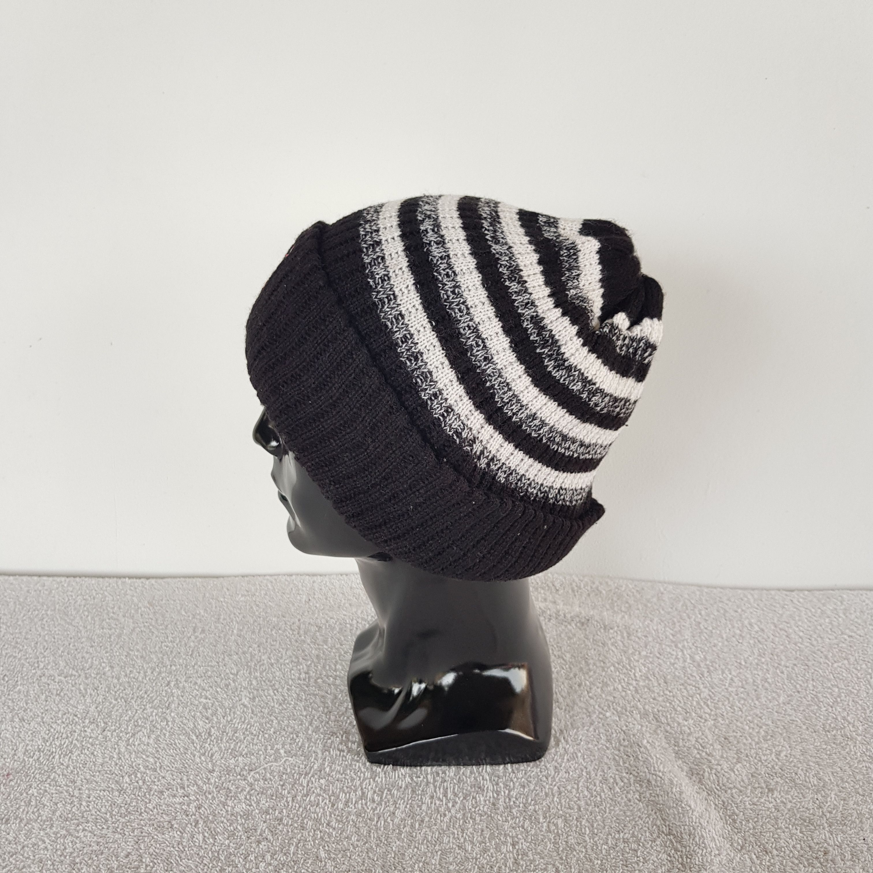 Japanese Brand × Vintage Japanese Cartoon Manga Beanie Snow Cap Hello Kitty Hats Size ONE SIZE - 4 Thumbnail