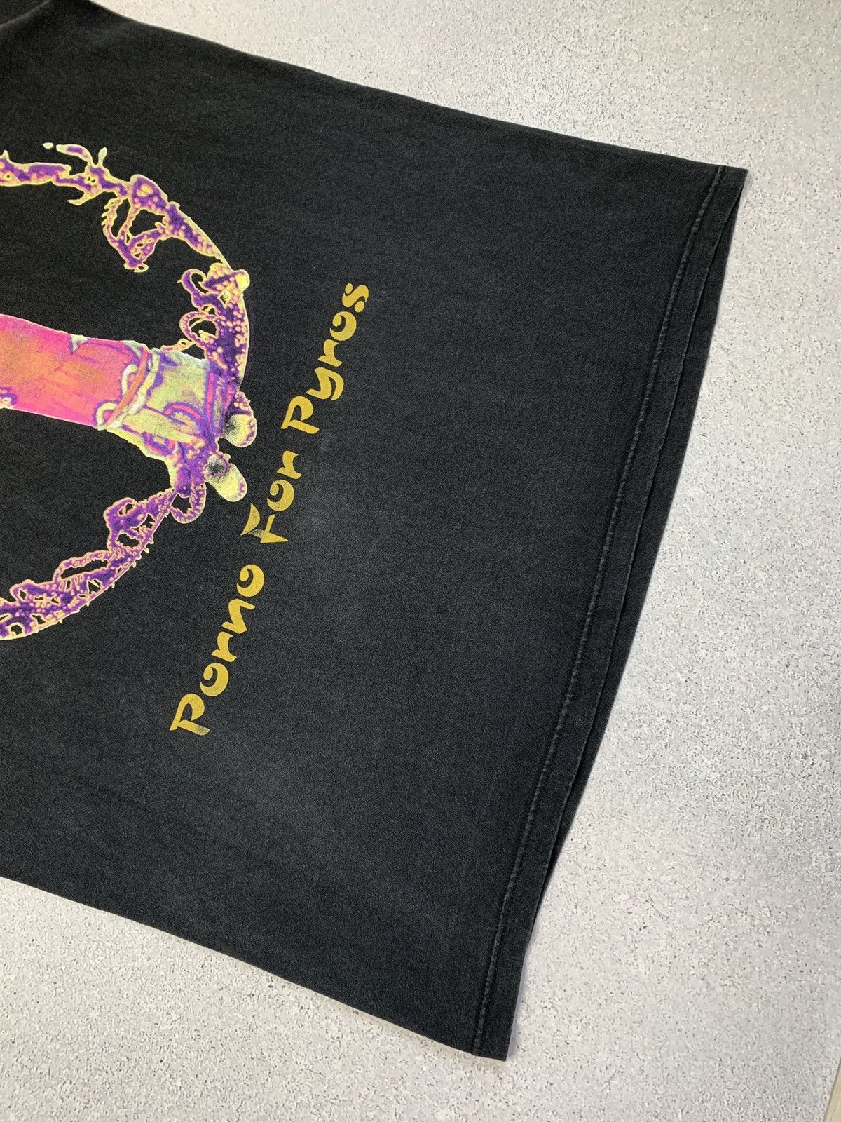 Band Tees Vintage 1996 Porno for Pyros “Good God's Urge” T-Shirt Size US XL / EU 56 / 4 - 16 Thumbnail
