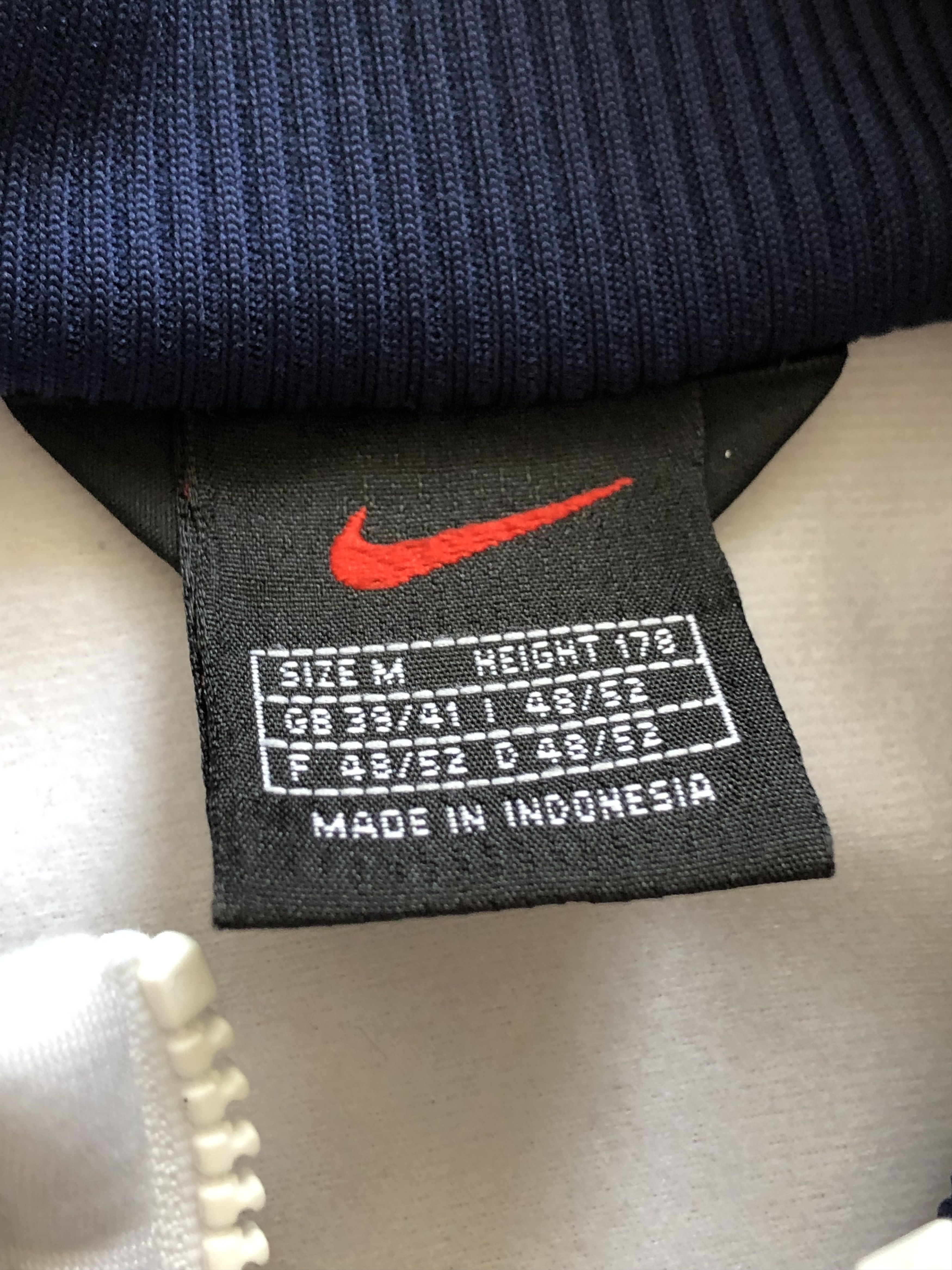 Nike Vintage Nike Sweatshirt White Rare Big Logo Swoosh Size US M / EU 48-50 / 2 - 3 Thumbnail