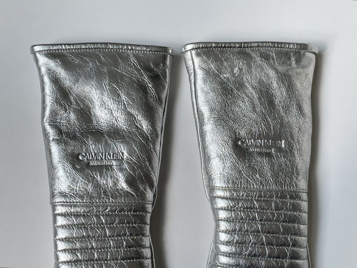 Calvin Klein 205W39NYC A/W 18 Silver Leather Astro Gloves Size ONE SIZE - 9 Thumbnail