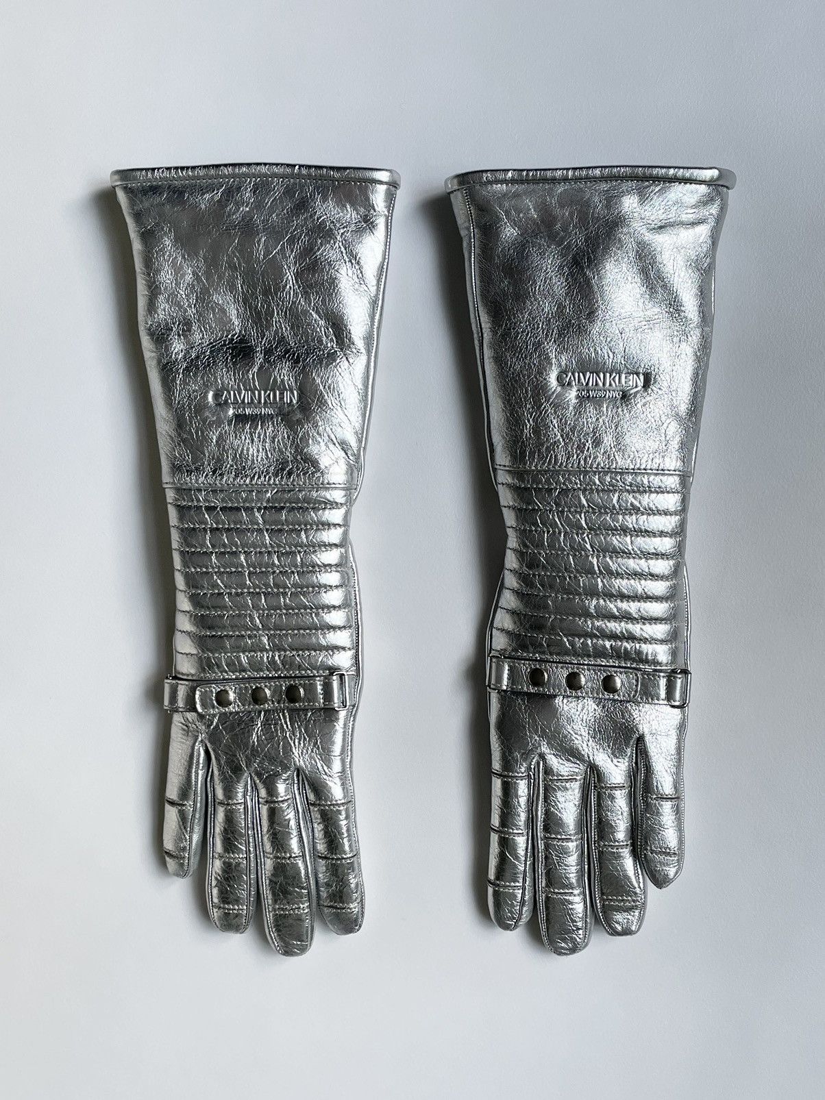 Calvin Klein 205W39NYC A/W 18 Silver Leather Astro Gloves Size ONE SIZE - 5 Thumbnail