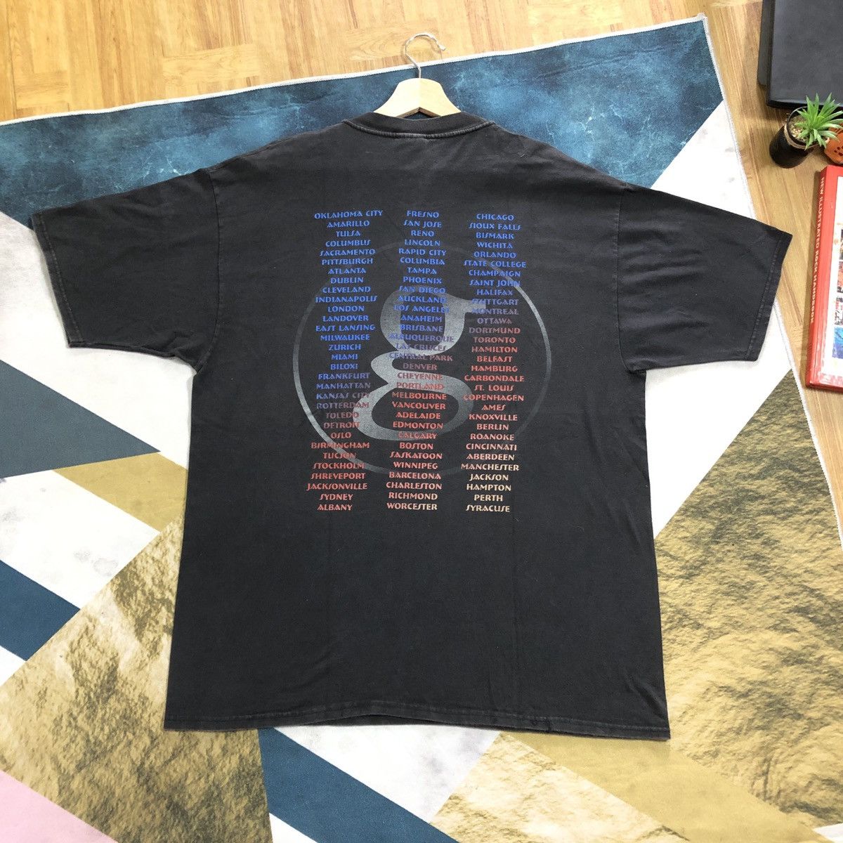 Band Tees × Hanes × Vintage Vintage Garth Brooks Fresh Horses Tour Tshirt Size US XL / EU 56 / 4 - 2 Thumbnail
