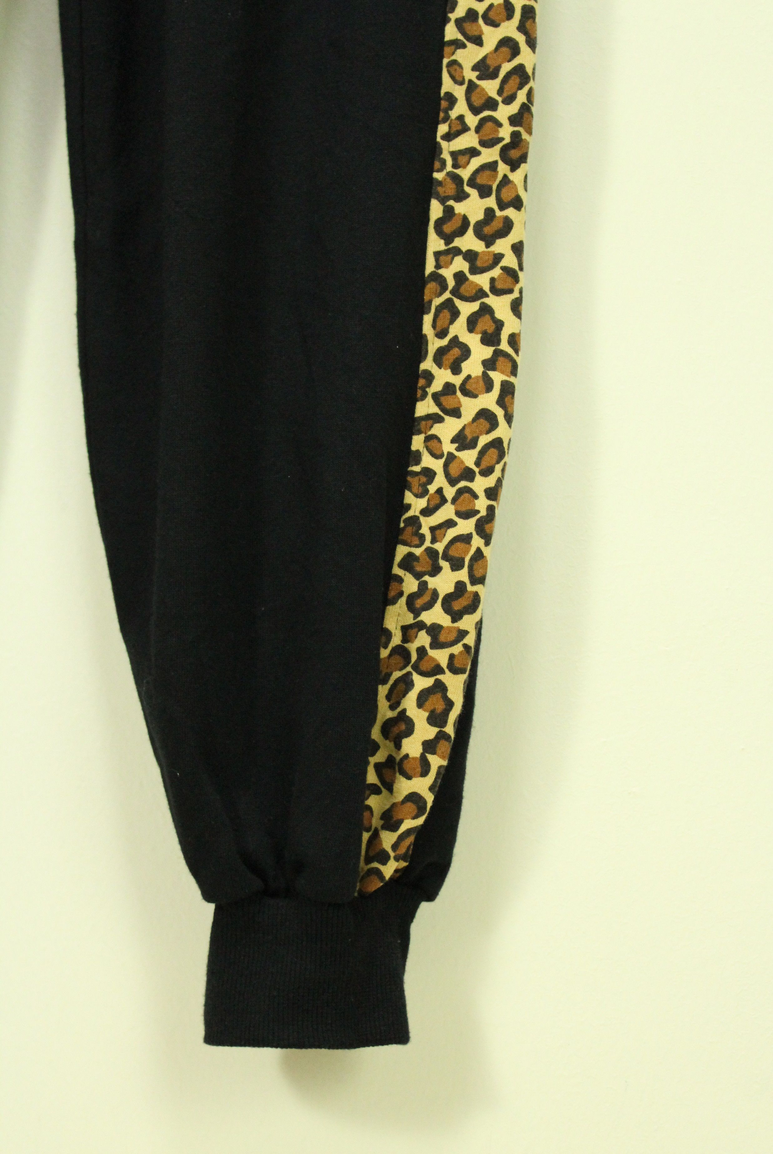 Playboy PLAYBOY Sweatpants Jogger Pants Big Logo Spell Out Print Size US 30 / EU 46 - 4 Thumbnail