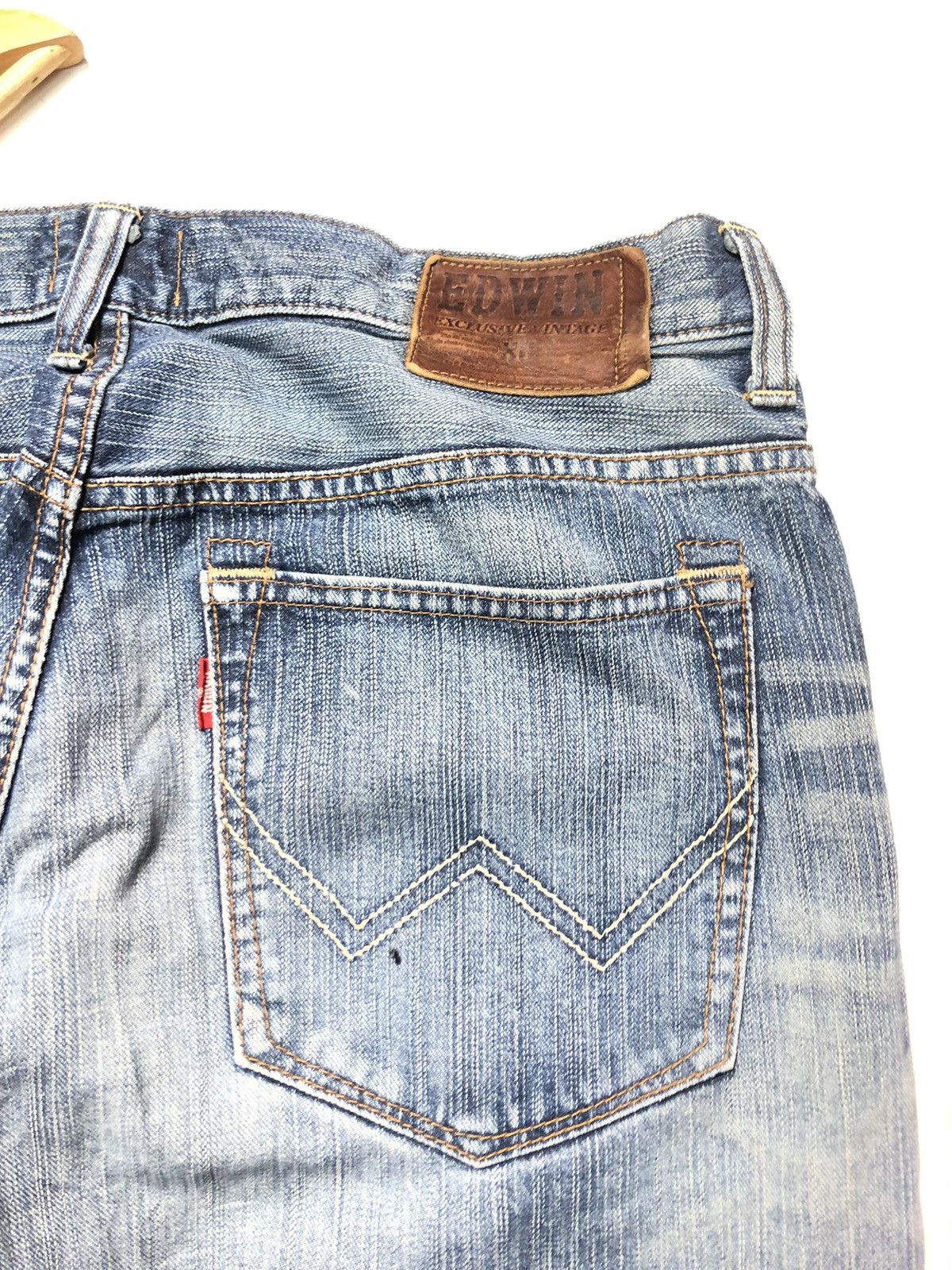 Edwin × Vintage VINTAGE EDWIN LEATHER PATCH DISTRESSED BLUE WASH DENIM Size US 36 / EU 52 - 4 Thumbnail