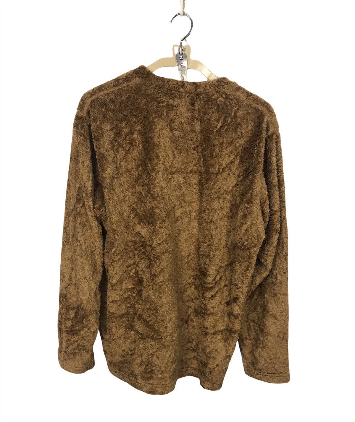 Disney × Uniqlo Disney x Uniqlo Pooh fleece long sleeve shirt Size US M / EU 48-50 / 2 - 2 Thumbnail