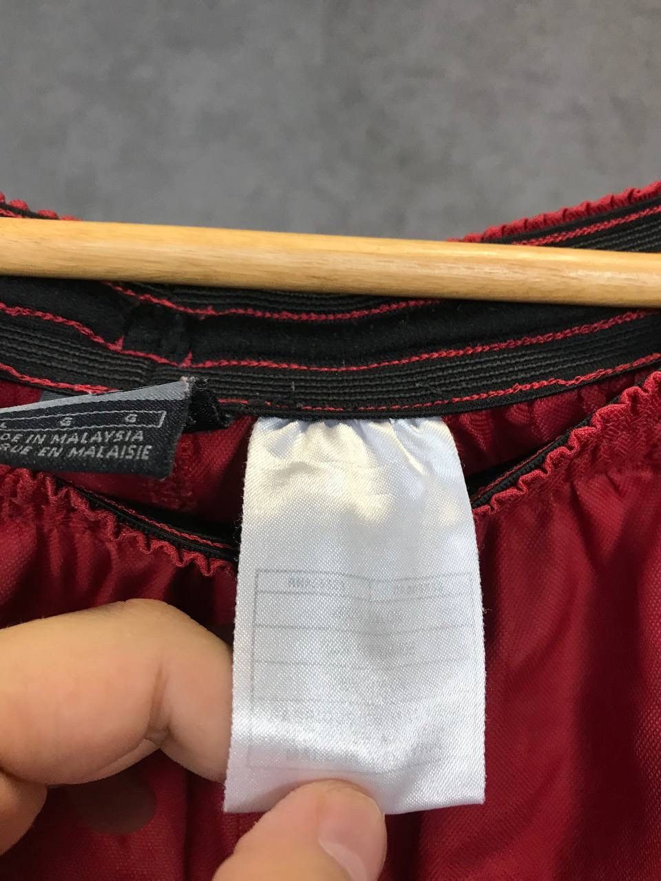 Nike Nike swoosh streetwear sportwear vintage nylon shorts Size US 34 / EU 50 - 5 Thumbnail
