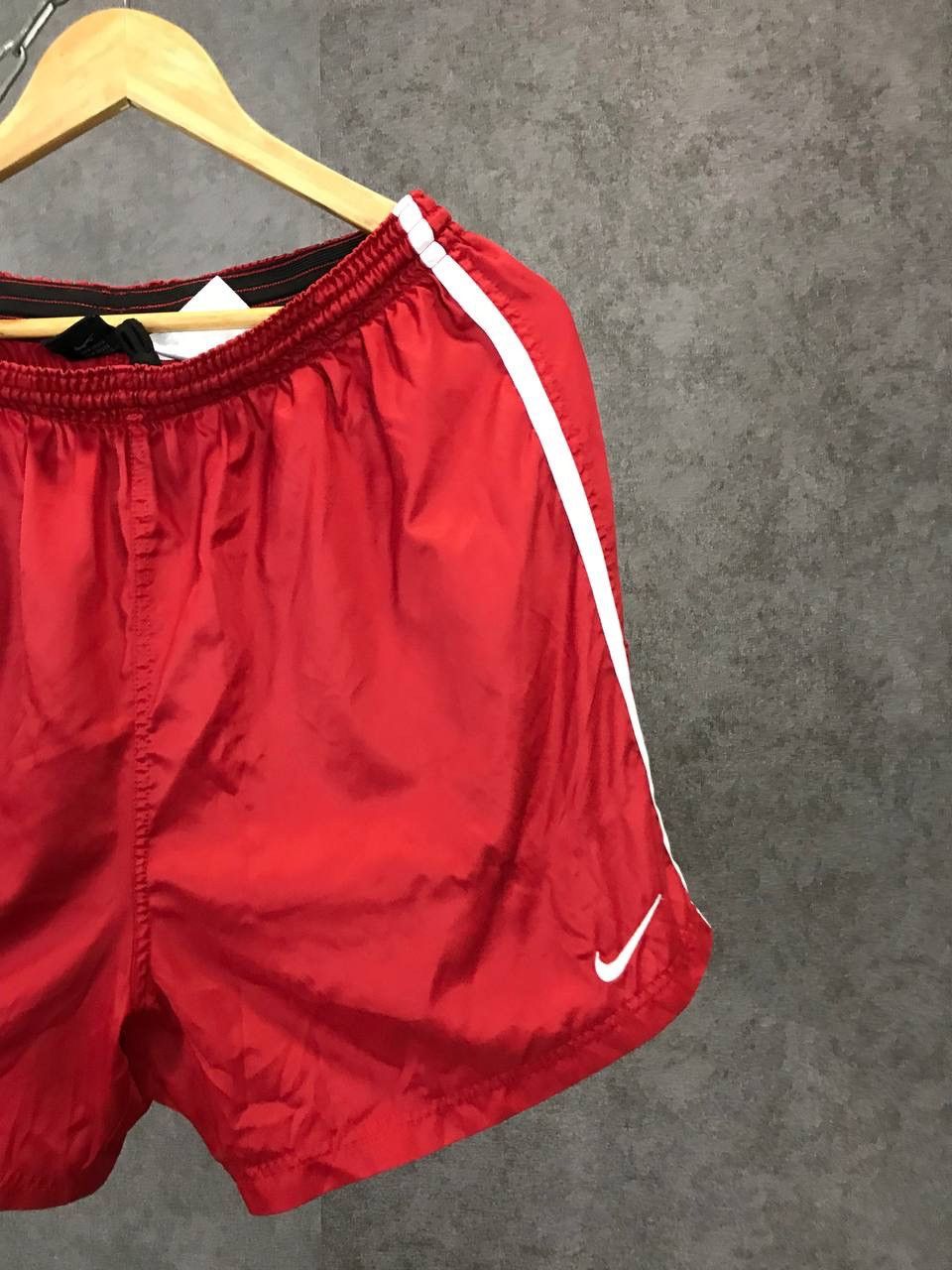 Nike Nike swoosh streetwear sportwear vintage nylon shorts Size US 34 / EU 50 - 2 Thumbnail