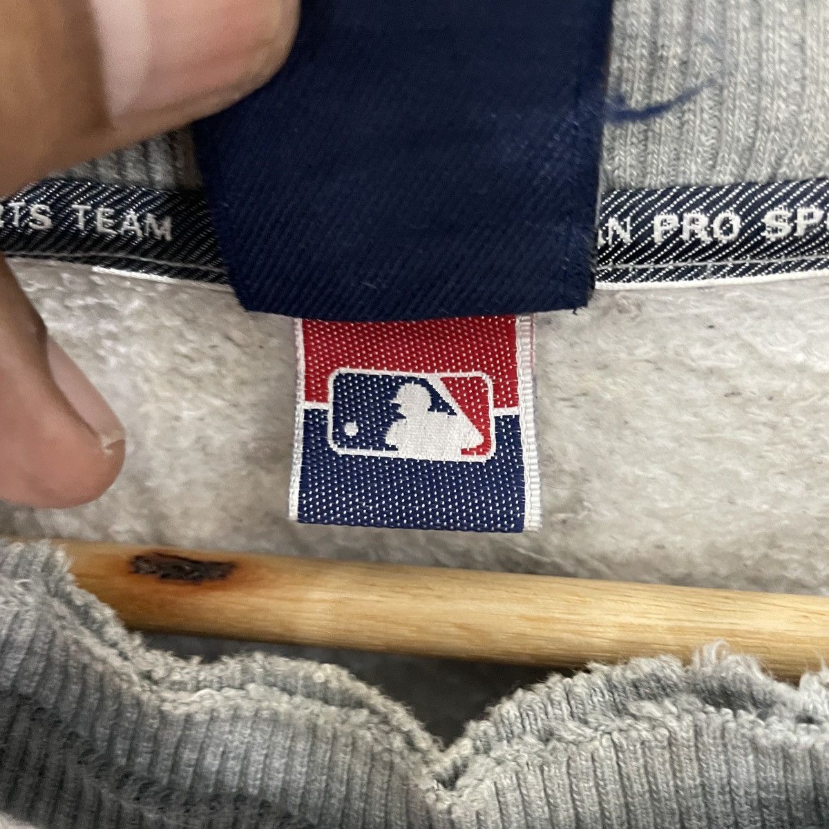 MLB Vintage MLB Rangers Embroidered Big Logo Sweatshirt Size US XL / EU 56 / 4 - 6 Thumbnail