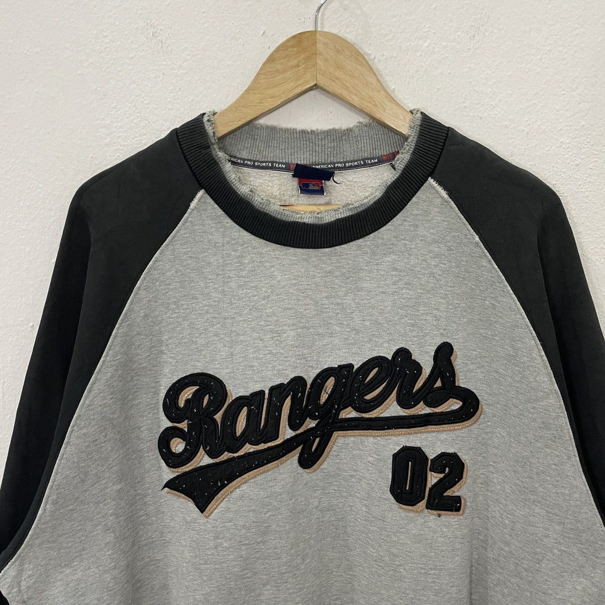 MLB Vintage MLB Rangers Embroidered Big Logo Sweatshirt Size US XL / EU 56 / 4 - 4 Thumbnail