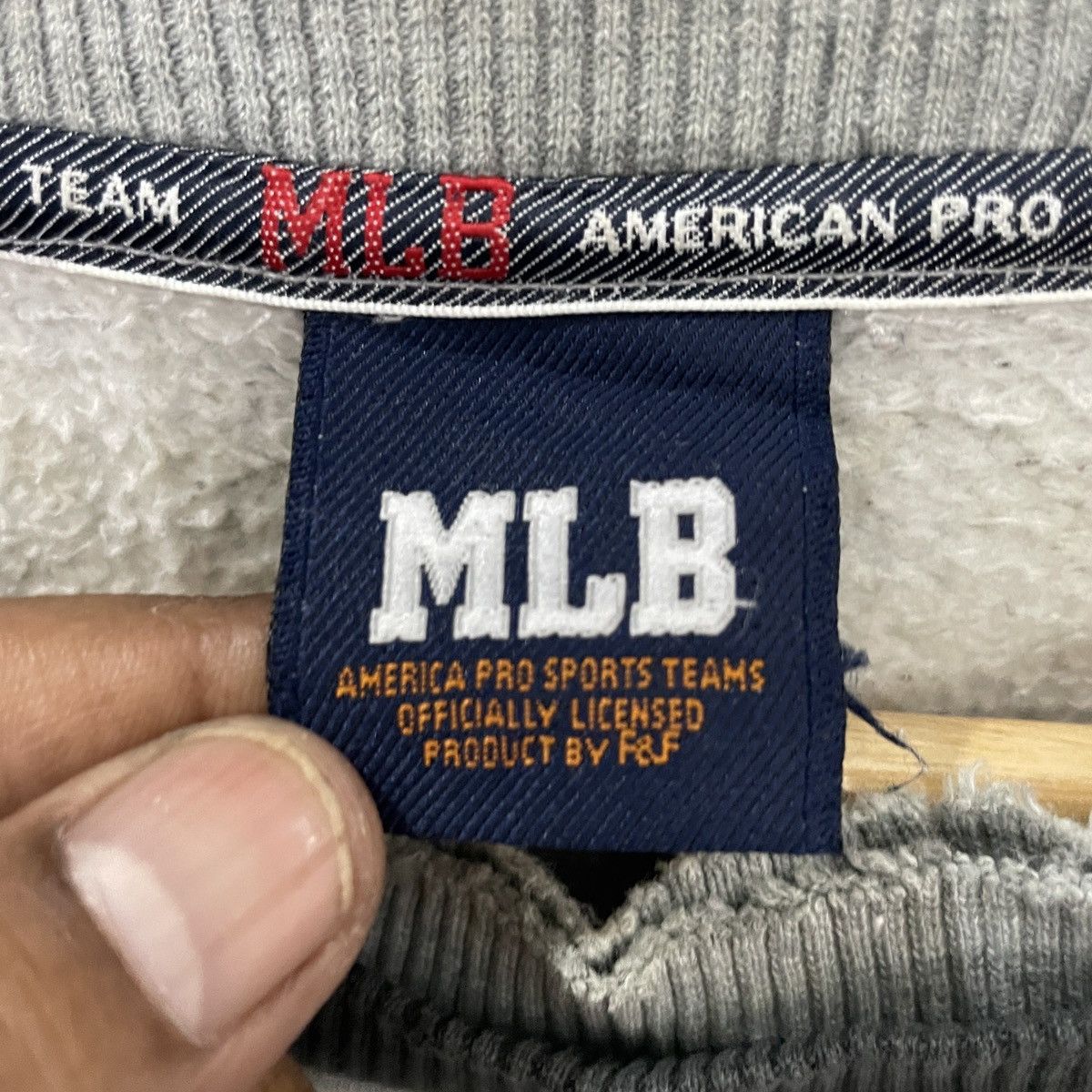 MLB Vintage MLB Rangers Embroidered Big Logo Sweatshirt Size US XL / EU 56 / 4 - 5 Thumbnail