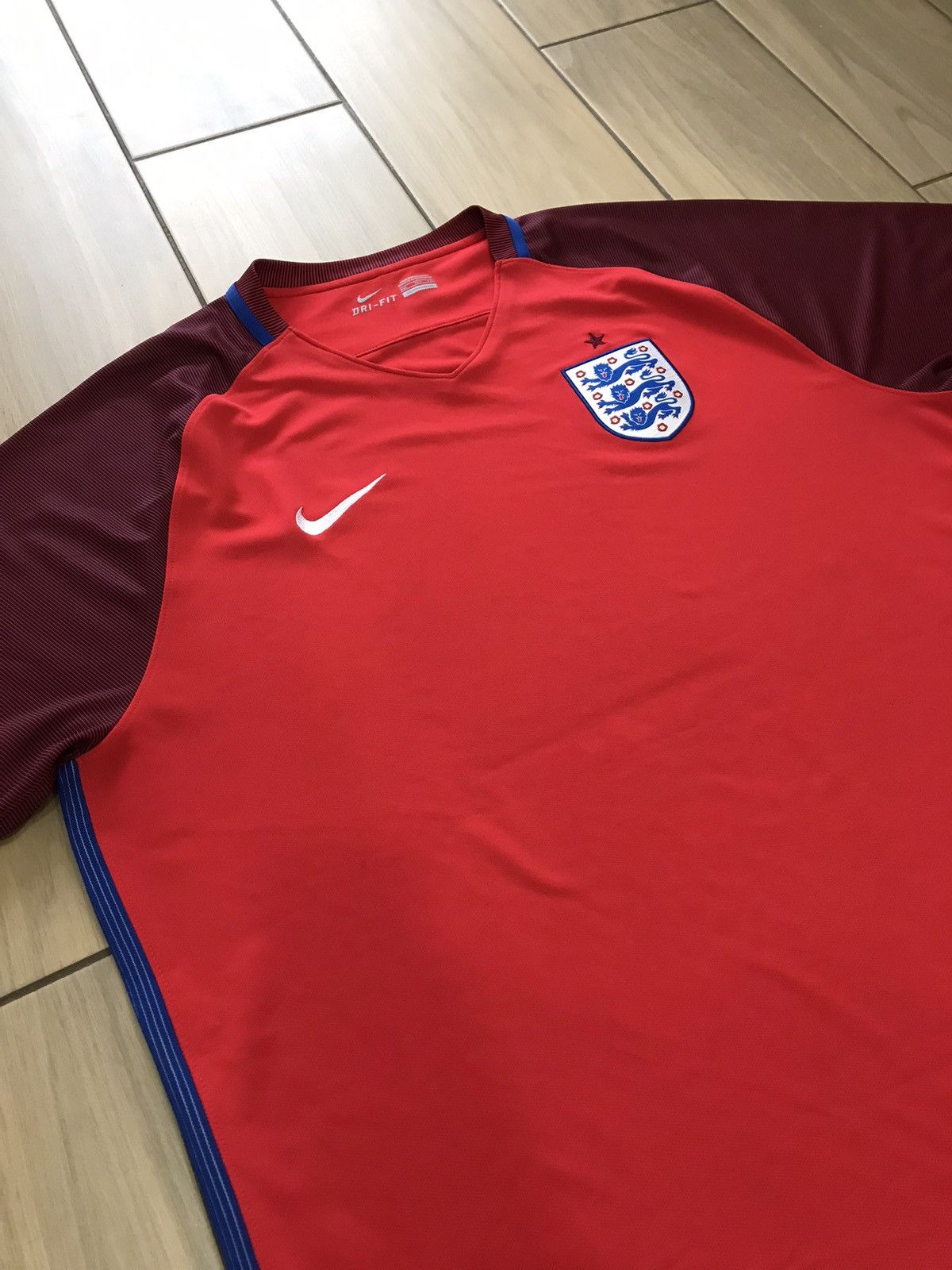 Nike ENGLAND 2016 2017 AWAY SHIRT FOOTBALL SOCCER JERSEY NIKE Size US XXL / EU 58 / 5 - 7 Thumbnail