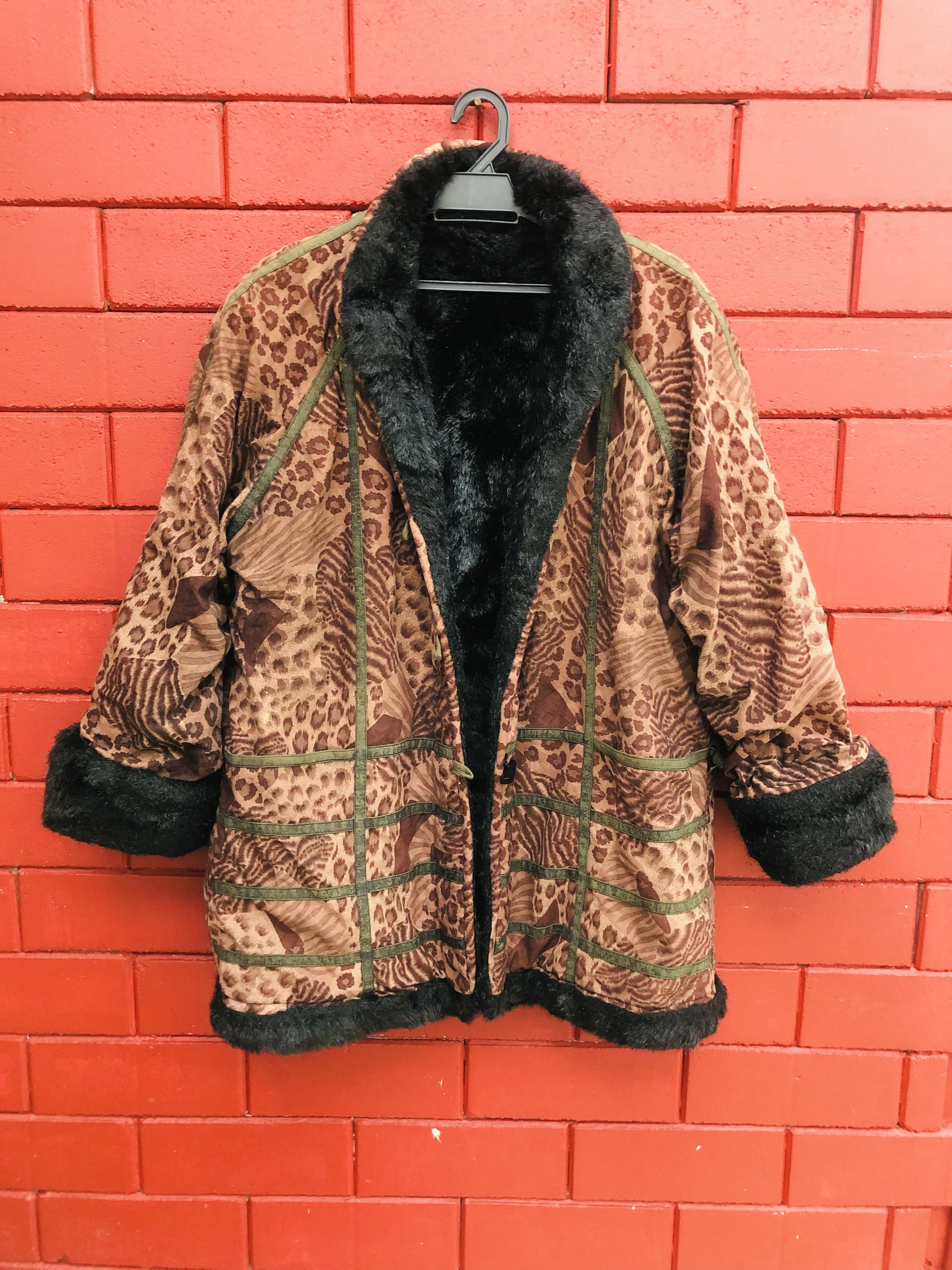 Japanese Brand Vintage Japanese Designer Travis Scott Fashion Style Size US L / EU 52-54 / 3 - 1 Thumbnail