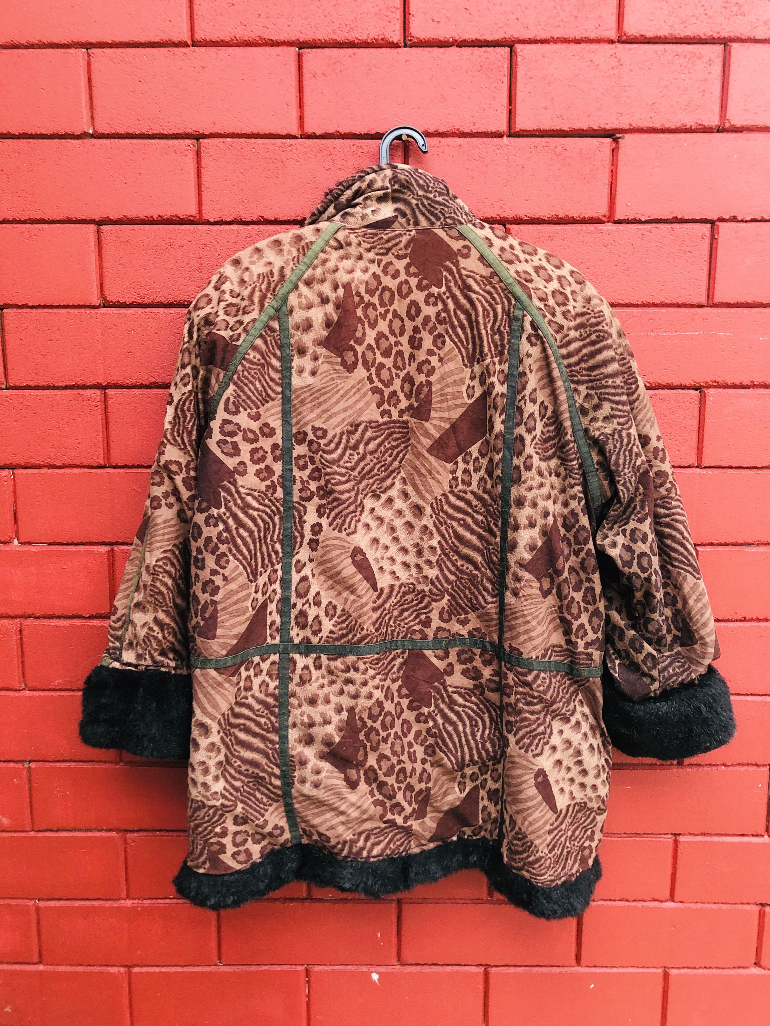 Japanese Brand Vintage Japanese Designer Travis Scott Fashion Style Size US L / EU 52-54 / 3 - 3 Thumbnail