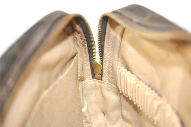 Louis Vuitton Monogram Pouch Bag Size ONE SIZE - 8 Thumbnail