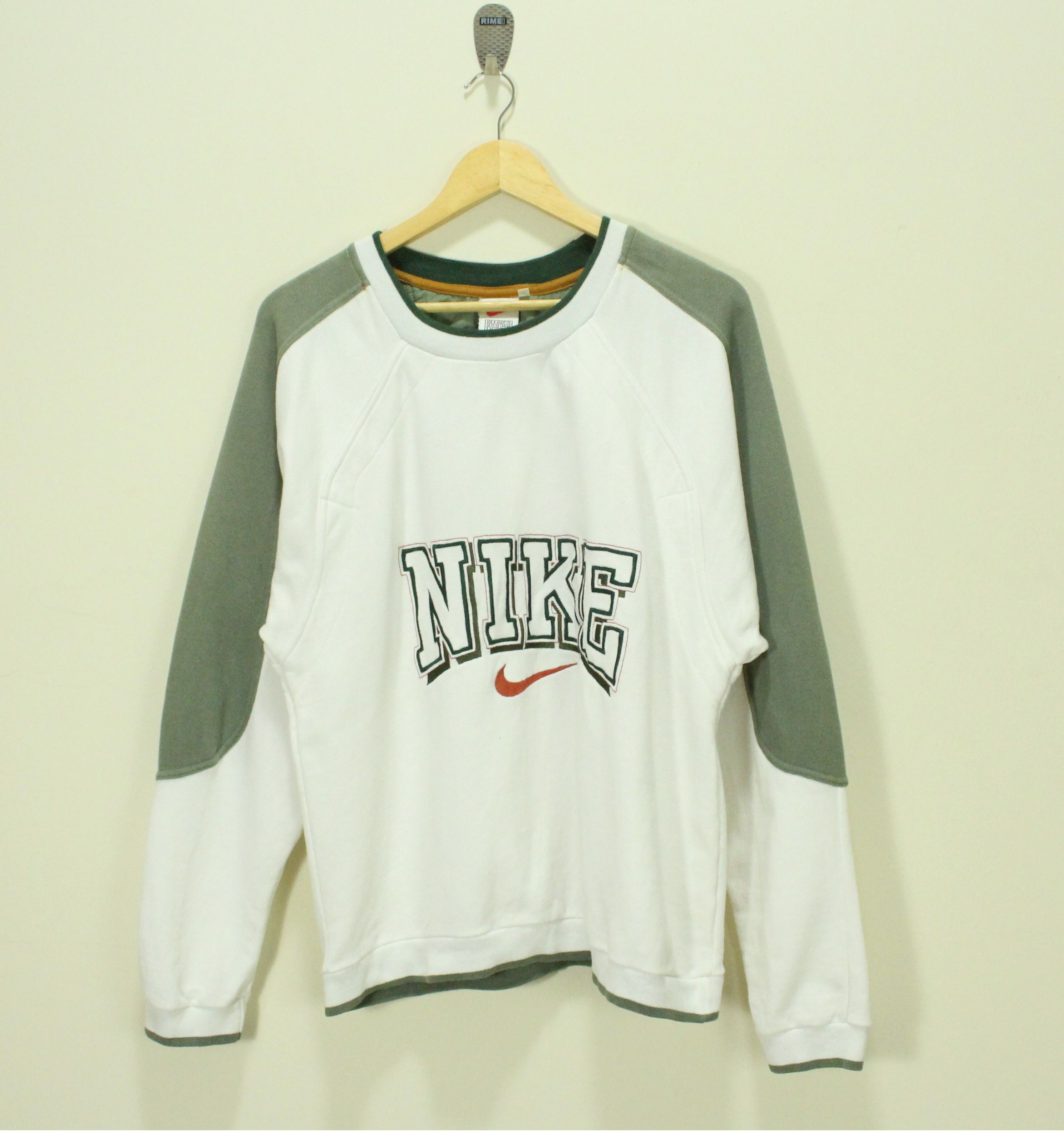 Nike × Vintage Vitage 90s NIKE Sweatshirt Embroidered Logo Spell Out Size US S / EU 44-46 / 1 - 1 Thumbnail