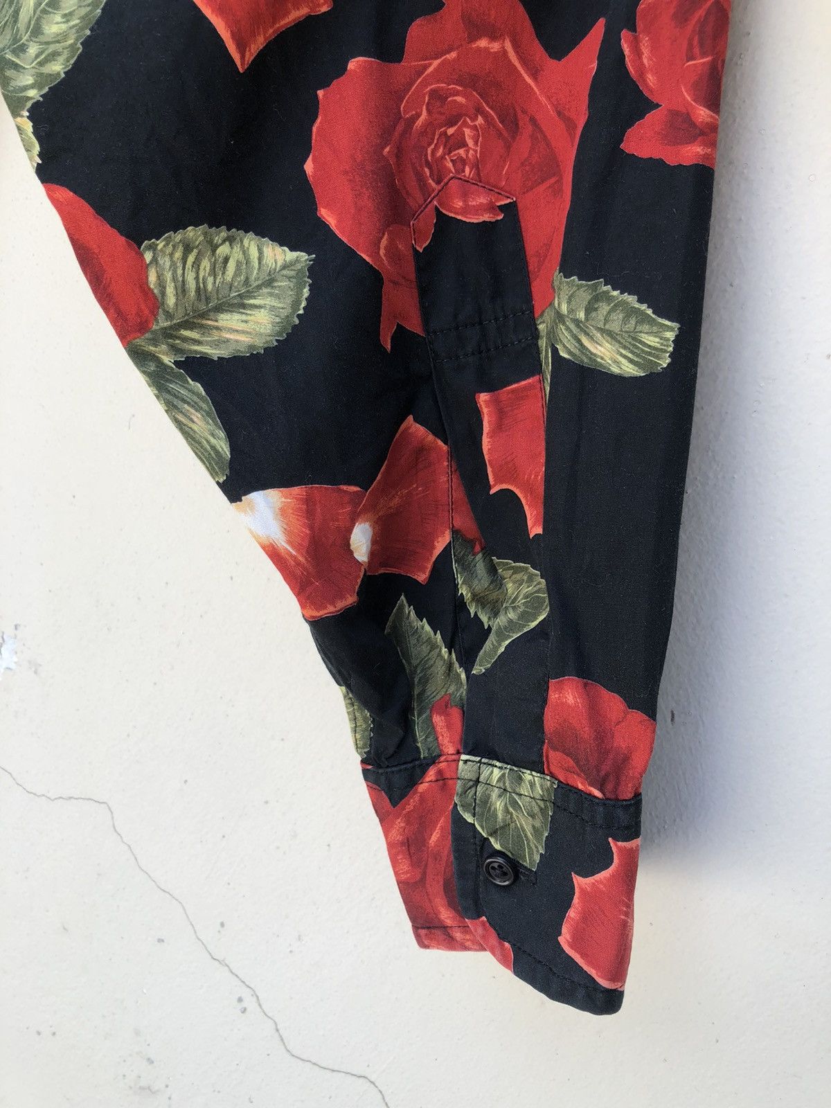 Karl Helmut Vintage Karl Helmut Japan Psychedelic Roses Button Shirt Size US M / EU 48-50 / 2 - 17 Thumbnail