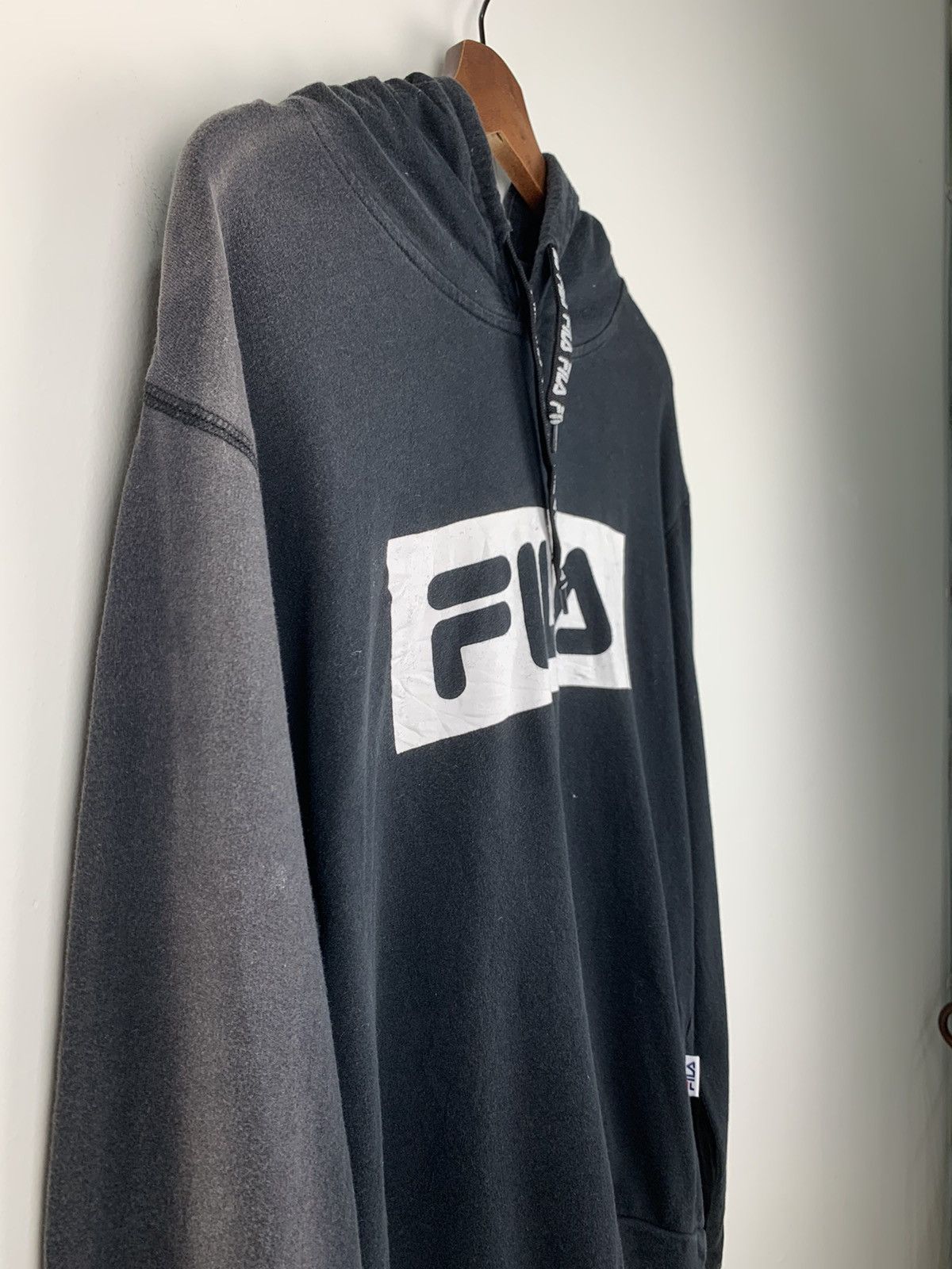 Fila FILA Box Logo Vntge Fade Centre Fashion Hype Hoodie Sweater Size US L / EU 52-54 / 3 - 7 Thumbnail