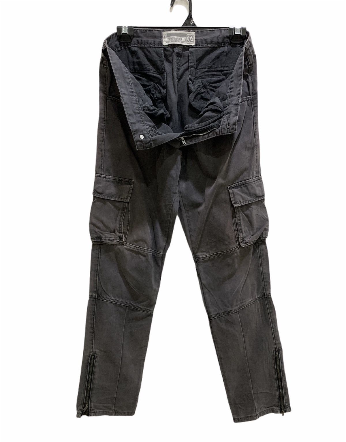 21 Men × Forever 21 × Seditionaries FOREVER 21 Slimfit Multipocket Tactical Utility Cargo Pant Size US 32 / EU 48 - 3 Thumbnail