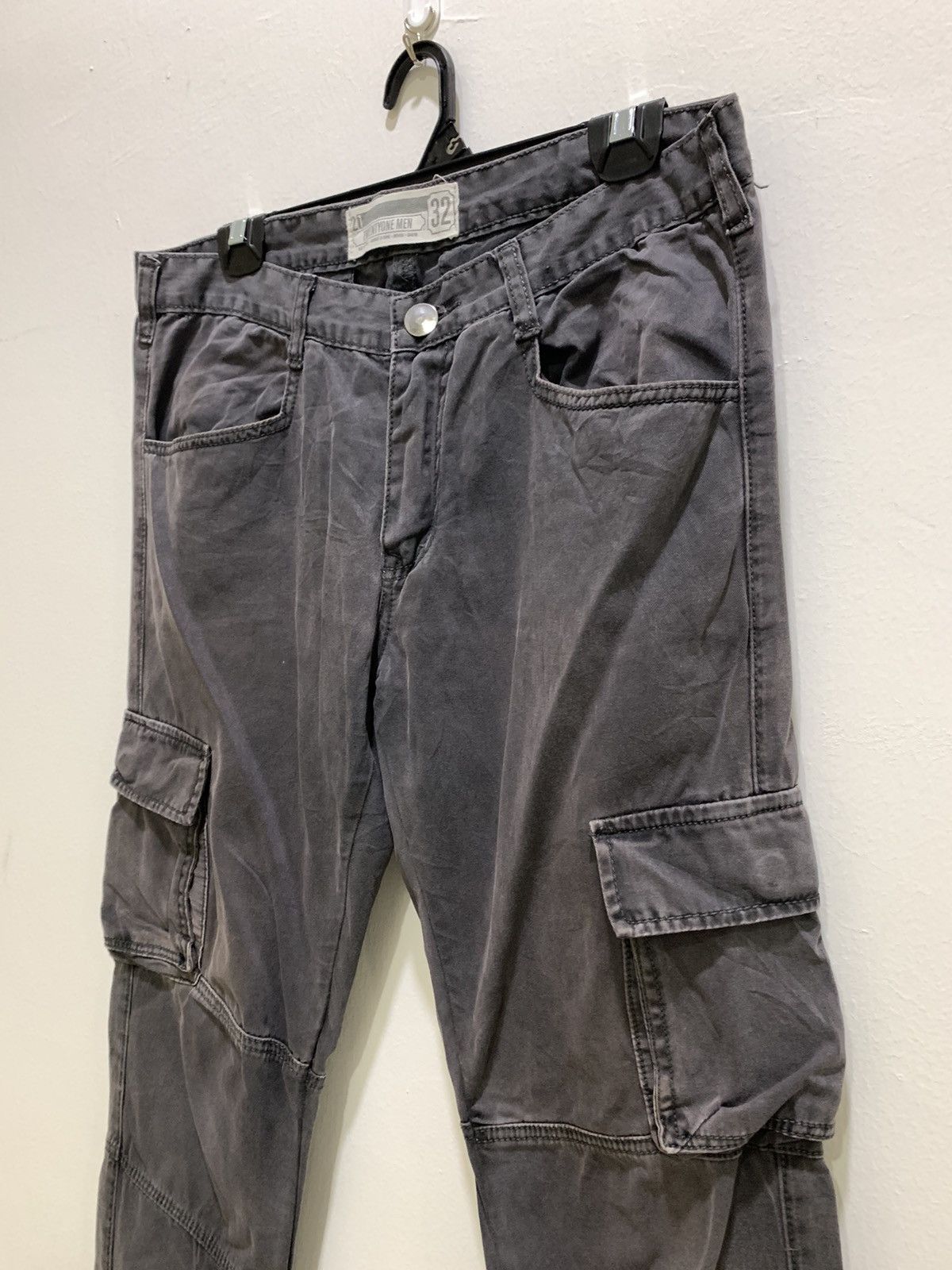 21 Men × Forever 21 × Seditionaries FOREVER 21 Slimfit Multipocket Tactical Utility Cargo Pant Size US 32 / EU 48 - 7 Thumbnail