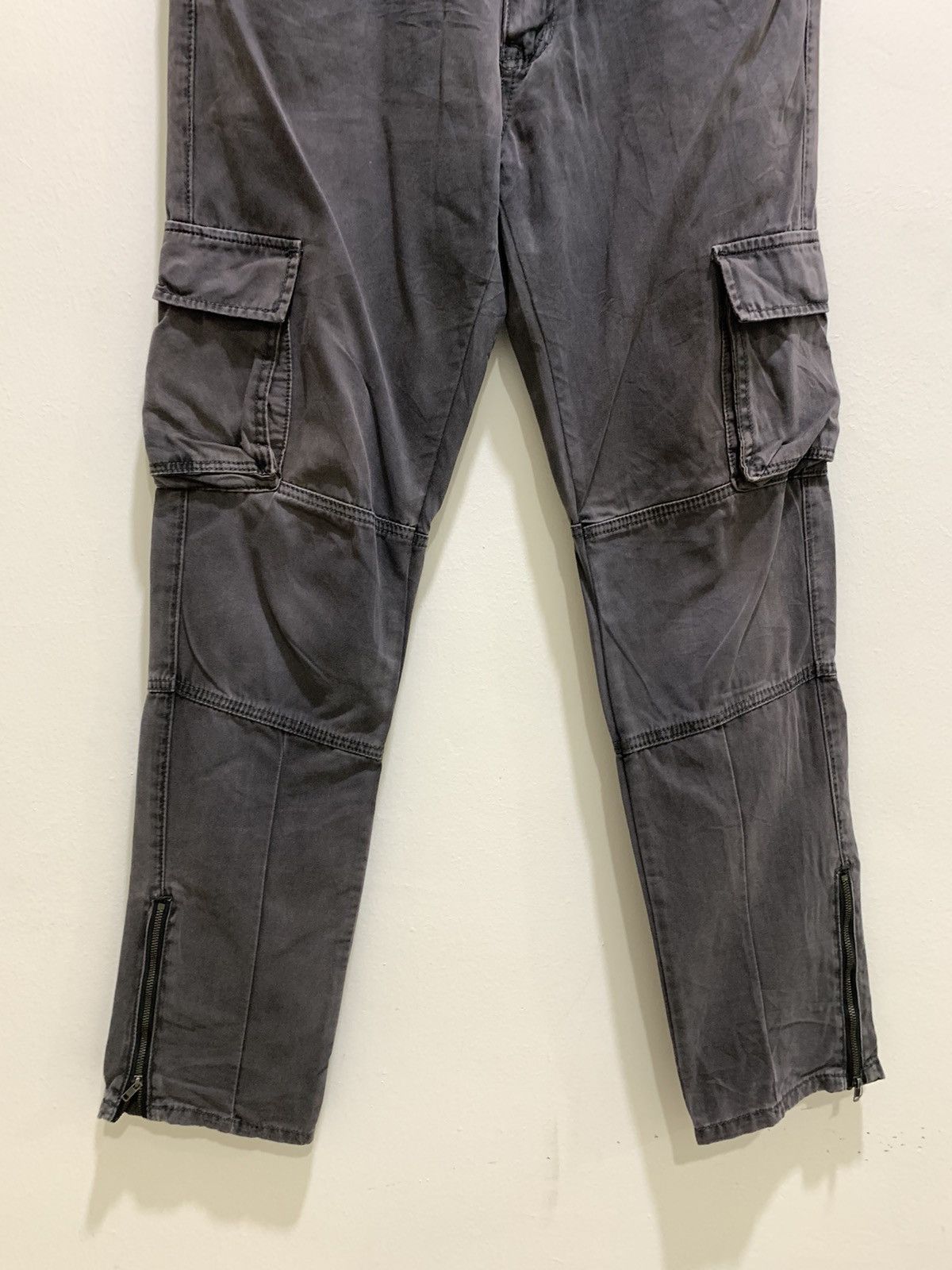 21 Men × Forever 21 × Seditionaries FOREVER 21 Slimfit Multipocket Tactical Utility Cargo Pant Size US 32 / EU 48 - 5 Thumbnail