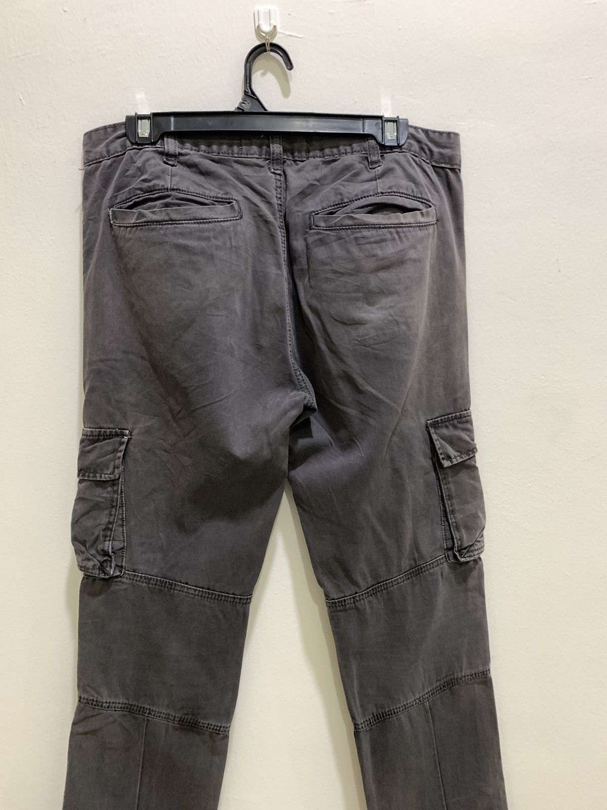 21 Men × Forever 21 × Seditionaries FOREVER 21 Slimfit Multipocket Tactical Utility Cargo Pant Size US 32 / EU 48 - 8 Thumbnail