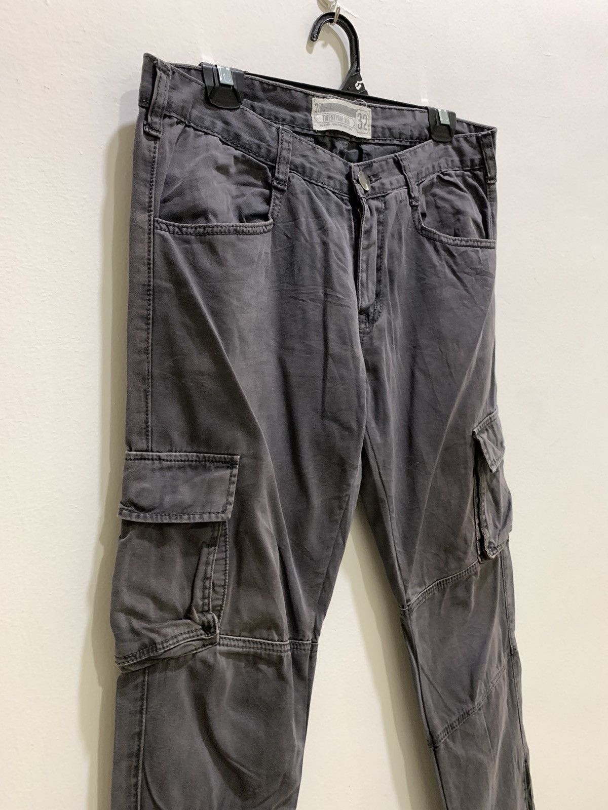21 Men × Forever 21 × Seditionaries FOREVER 21 Slimfit Multipocket Tactical Utility Cargo Pant Size US 32 / EU 48 - 6 Thumbnail